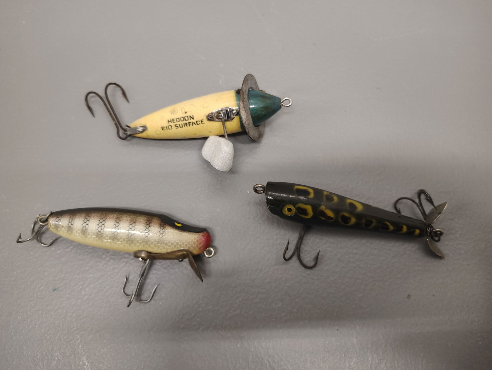 Fishing items: Heddon surface lure paw paw no. 9300 shakespeare dalton special