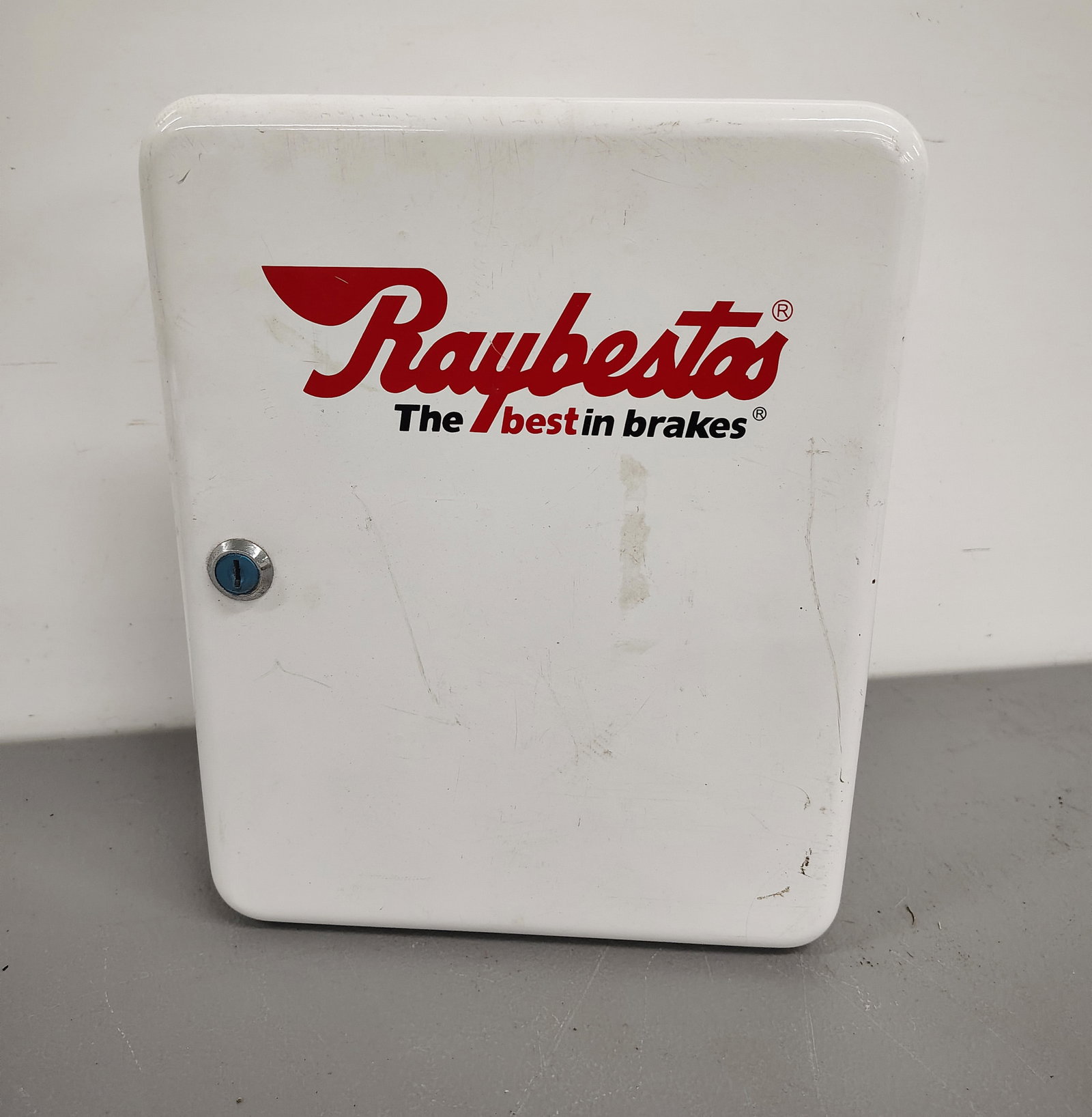 Lock Box: Raybestes key holder lock box with keys