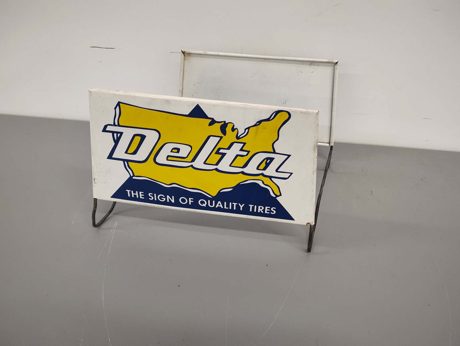 Tire stand: Delta Tire stand