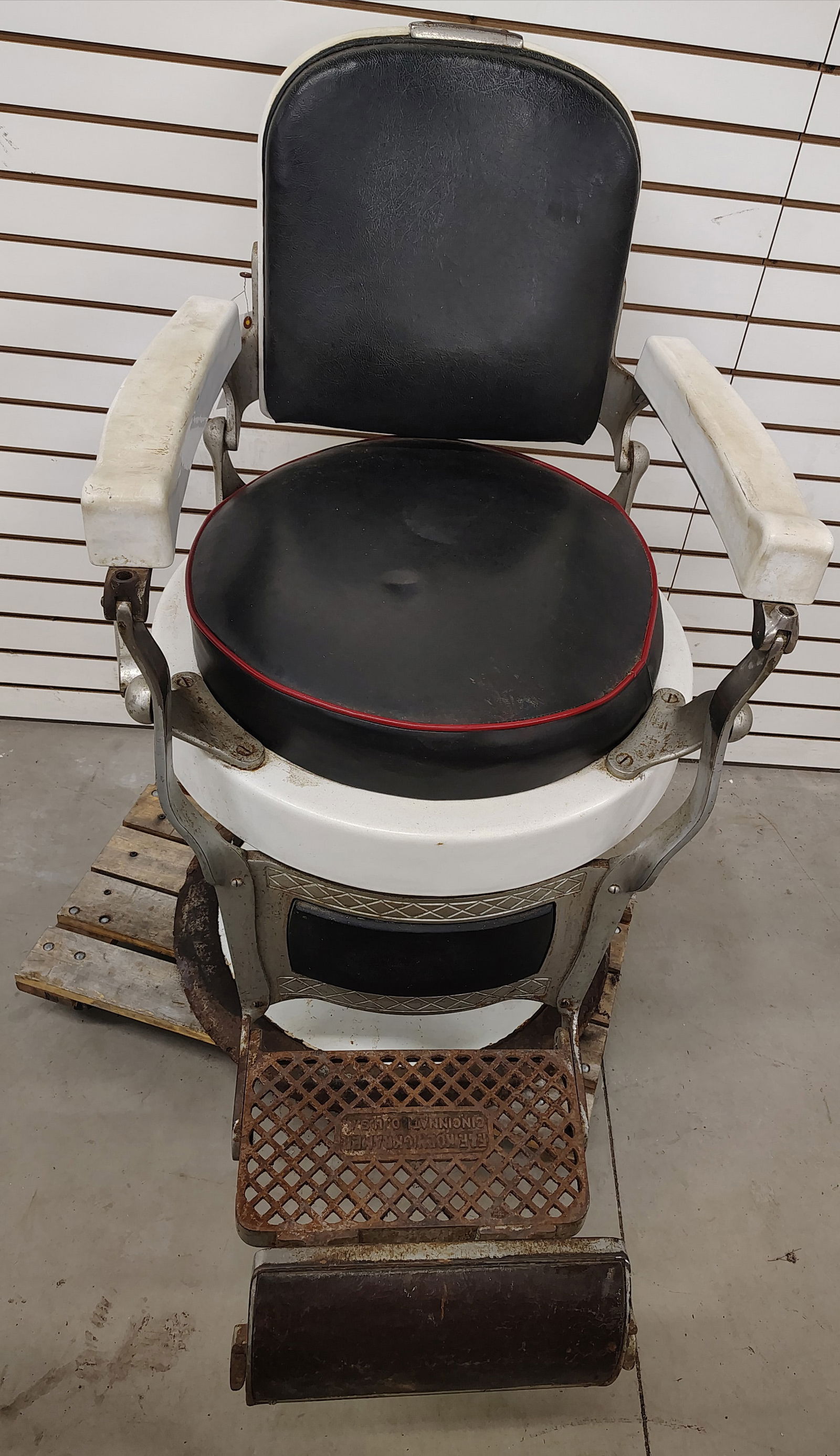Barber chair: F and F Koenigkramer barber chair
