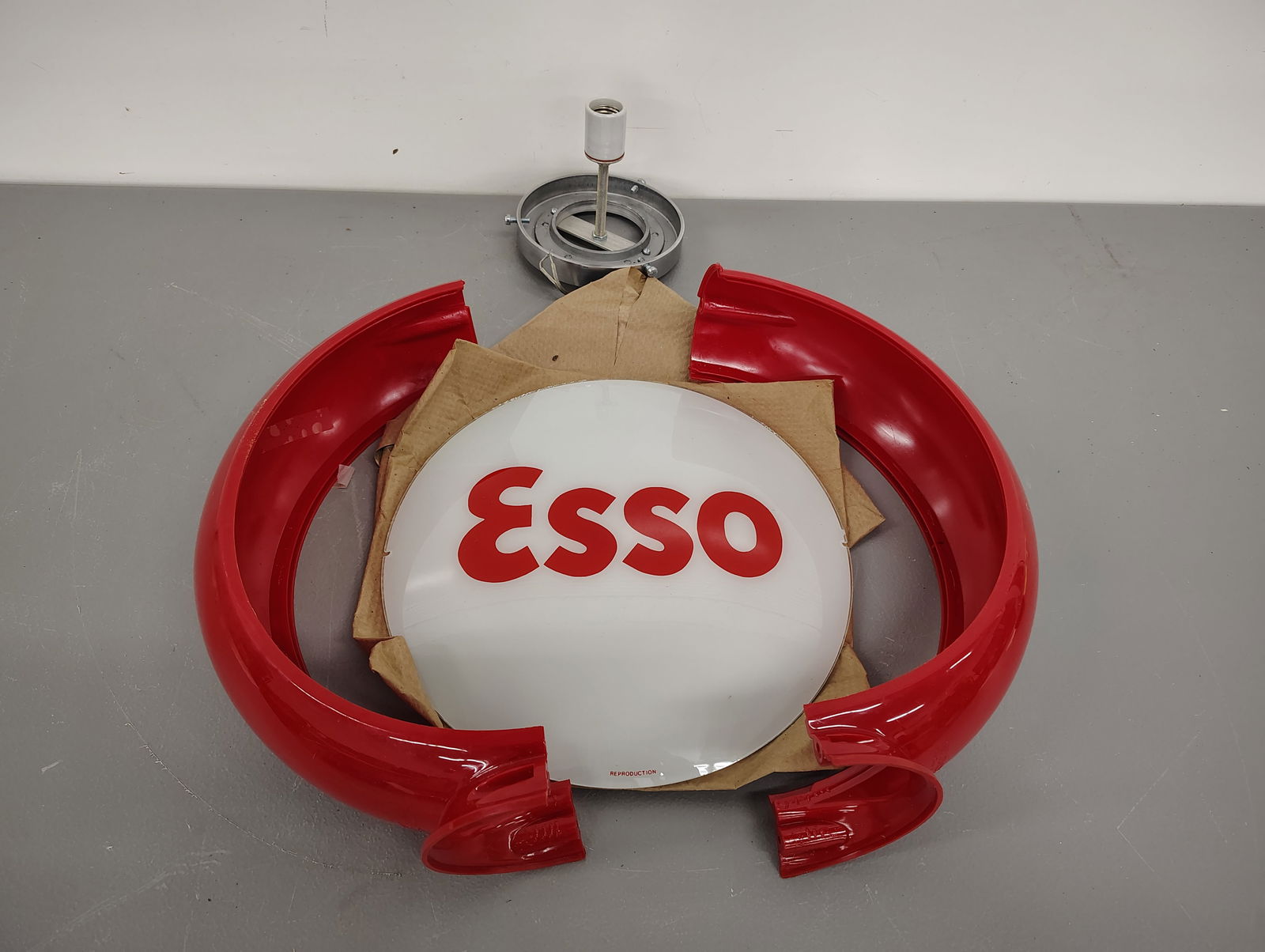 Reproduction globe: Esso globe with holding brackets