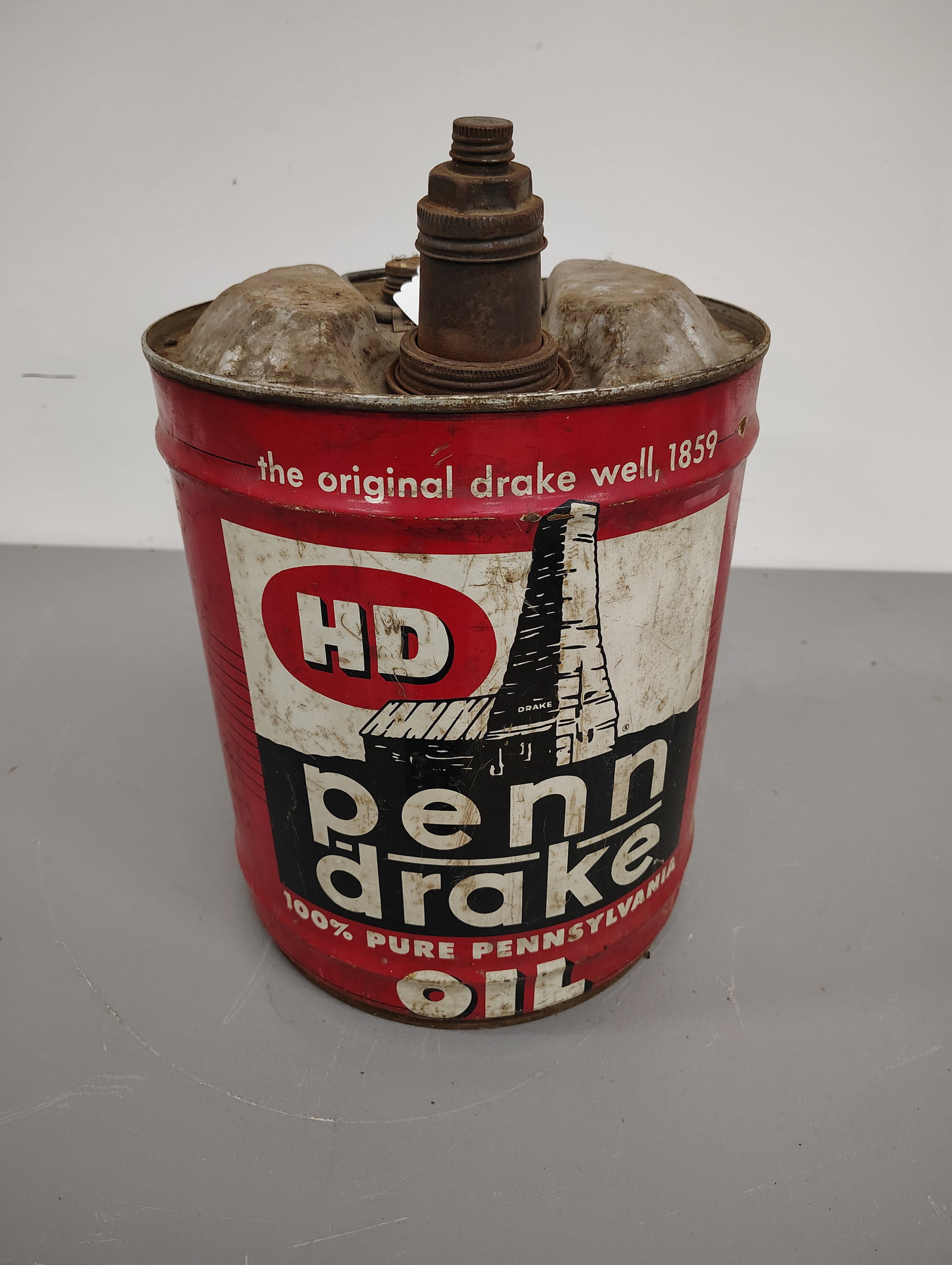 large oil can: Penn Drake HD Motor oil can - empty