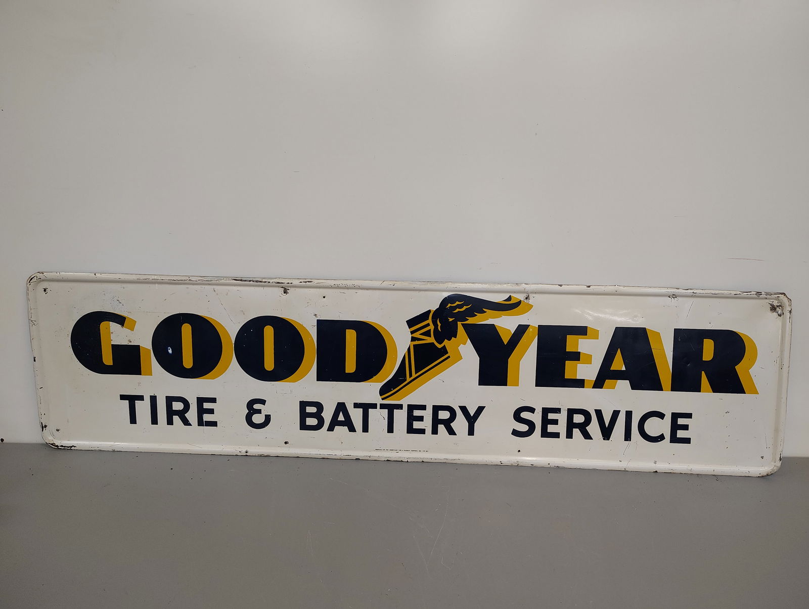 Tire and battery Sign (1 of 4)