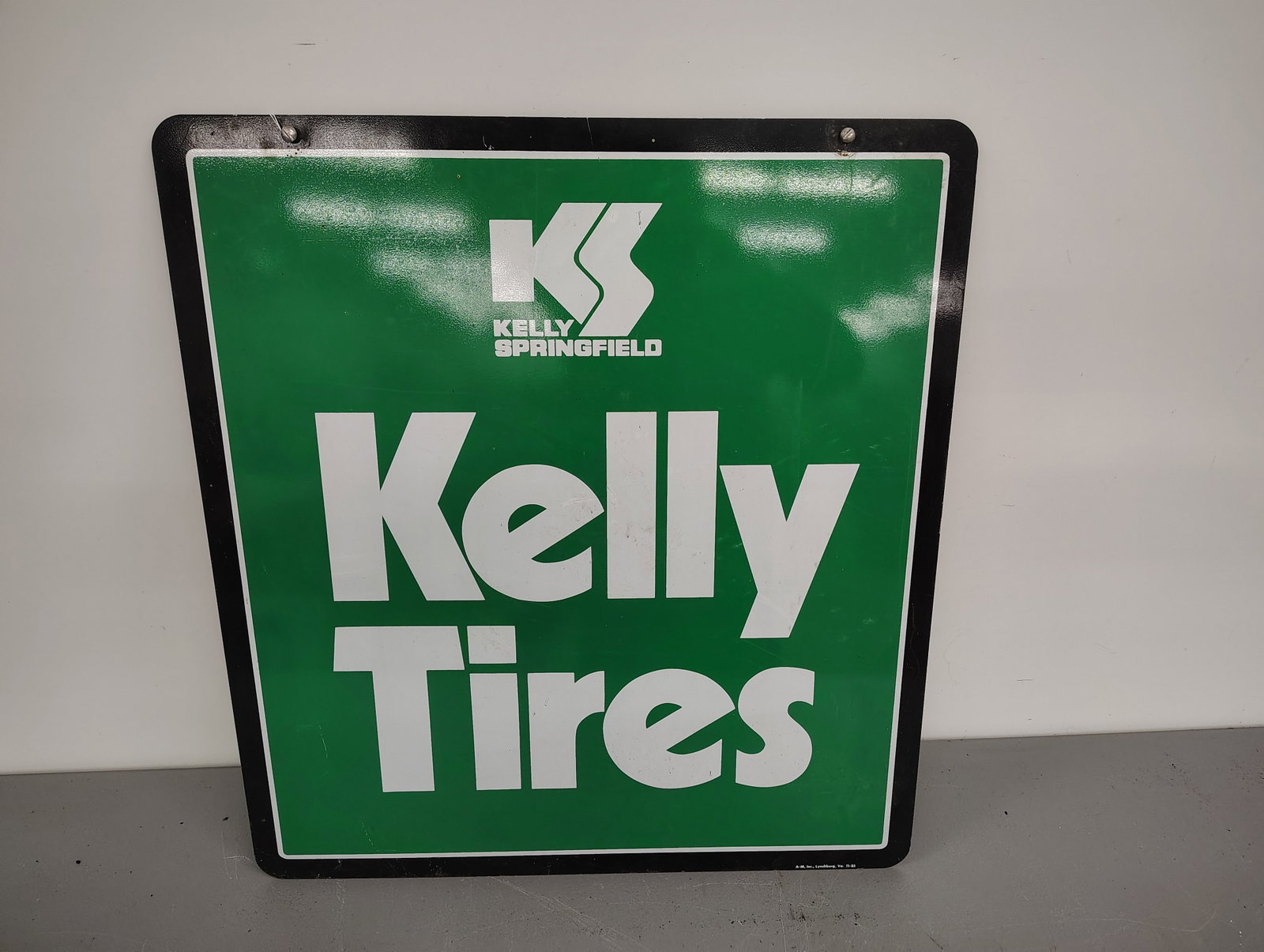Tire sign: Kelly Tires Sign DST