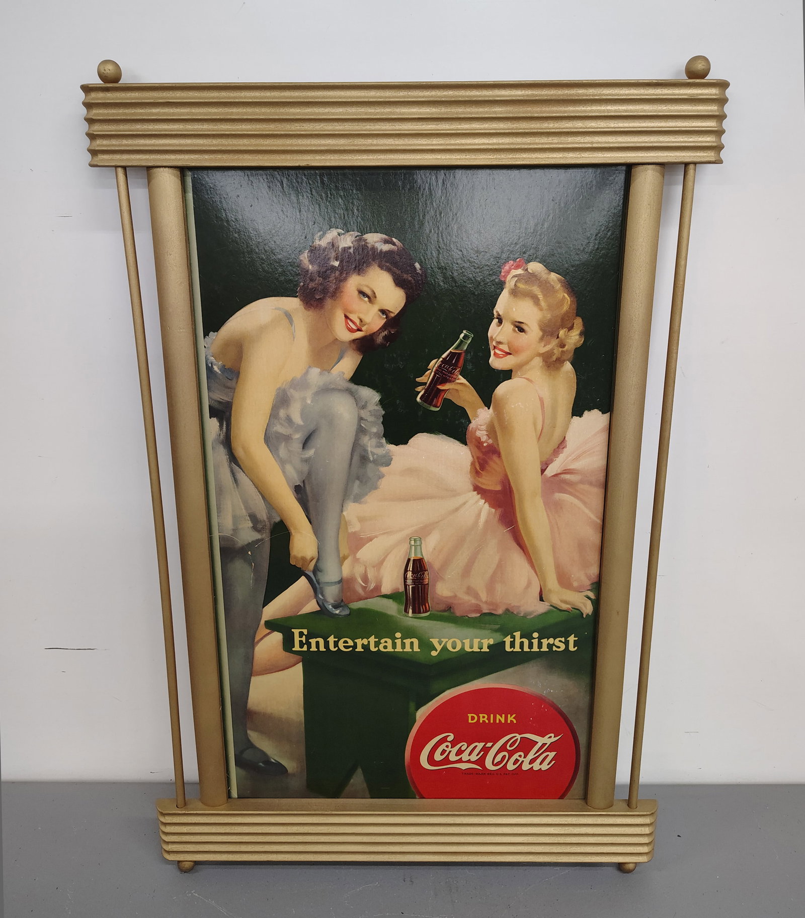 Coca Cola: Kay frame cardboard entertain your thirst