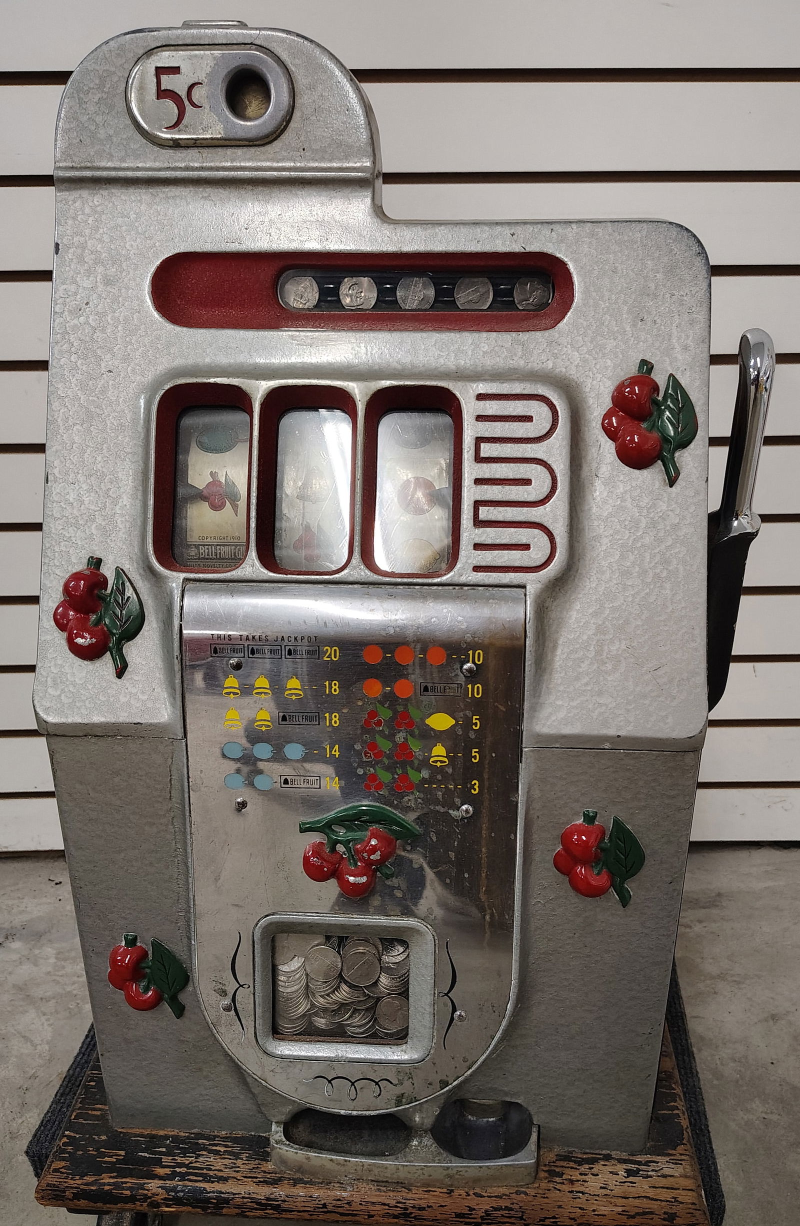 Slot machine (1 of 2)