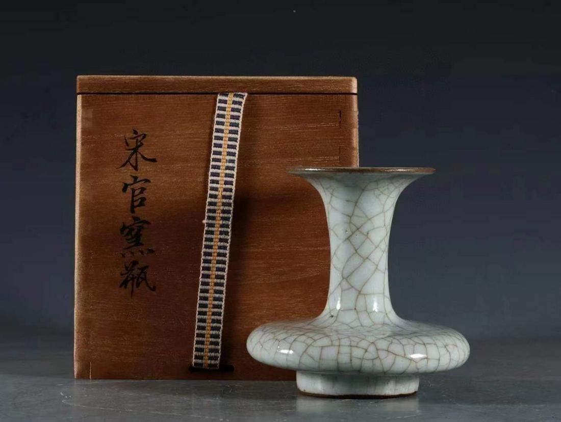 Official kiln bottle of Song Dynasty (1 of 7)