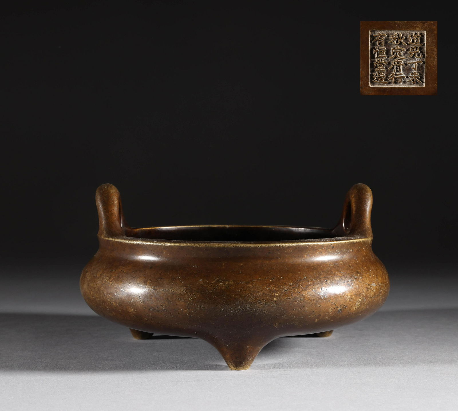 Bronze two ear censer in Qing Dynasty (1 of 8)