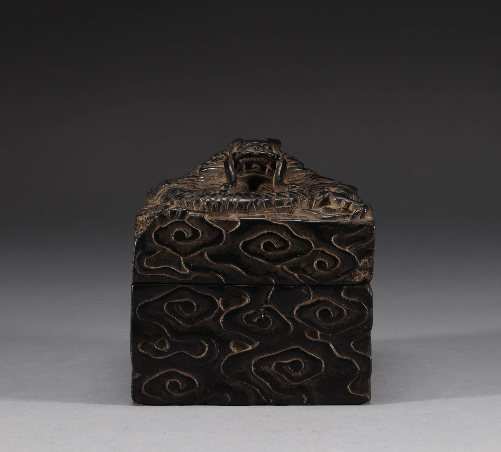 Ming Dynasty blue stone cloud dragon pattern cover box (1 of 8)
