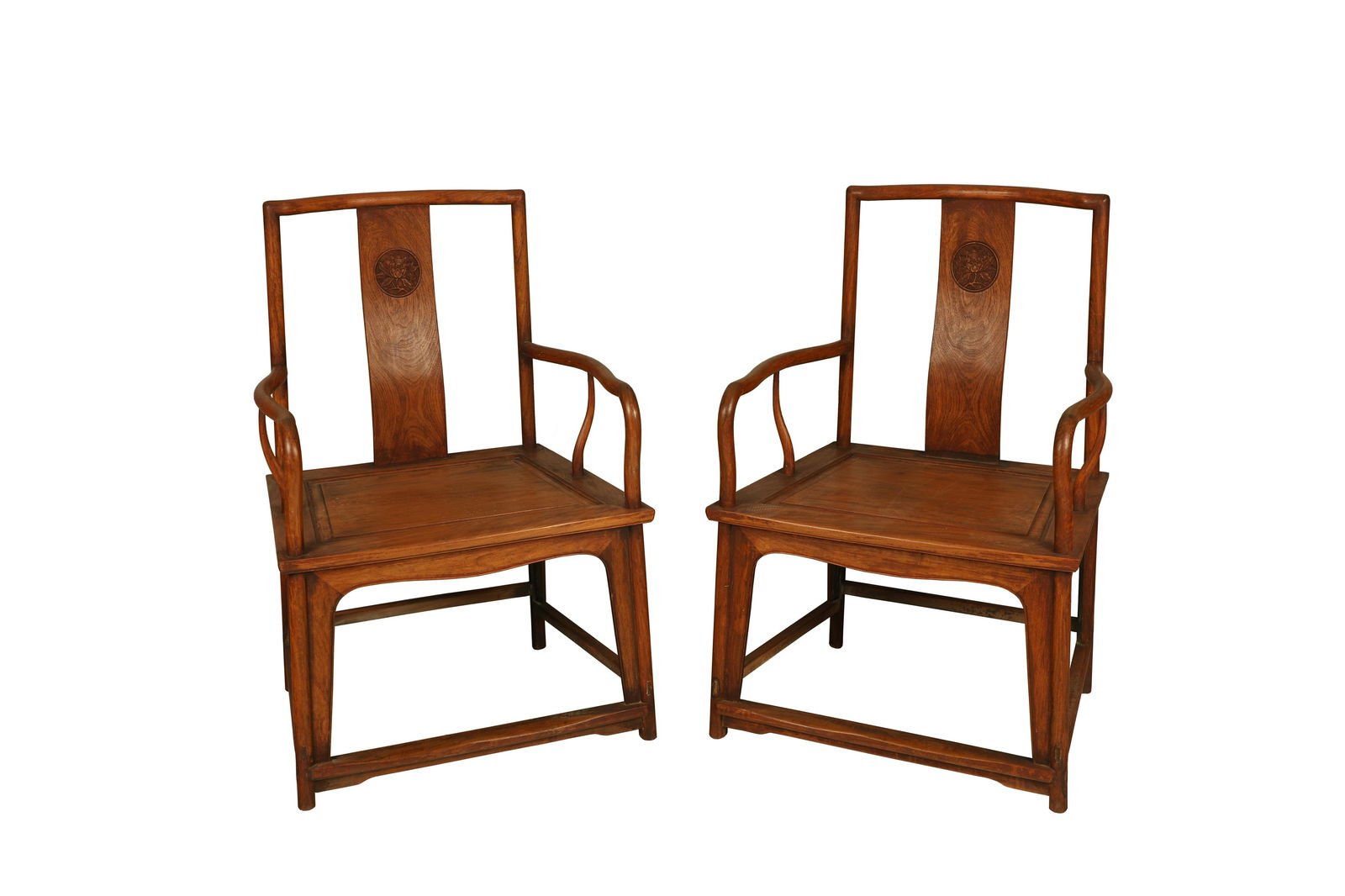 A pair of fan chairs with pear flower pattern in Qing Dynasty (1 of 5)