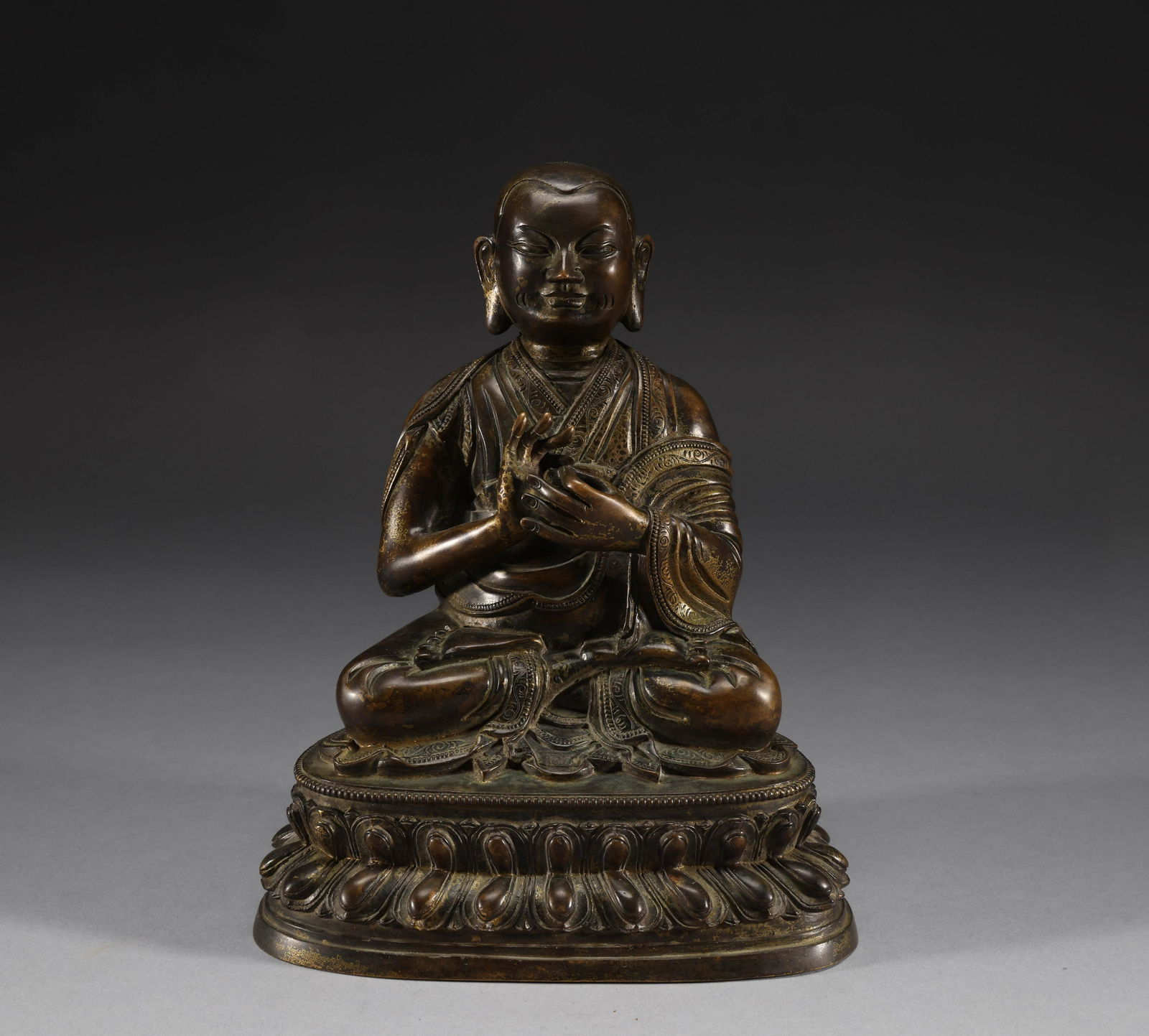 Bronze statue of Guru Buddha in Ming Dynasty (1 of 9)