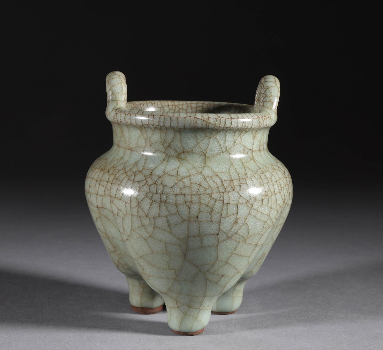 Three foot censer of official kiln in Song Dynasty (1 of 7)