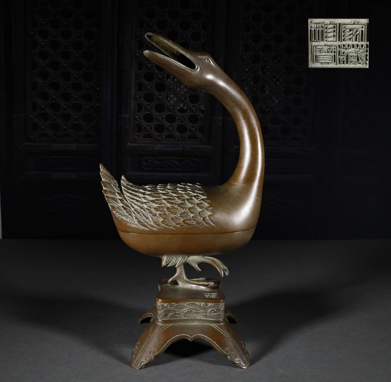 Copper duck shaped aromatherapy stove in Qing Dynasty (1 of 11)