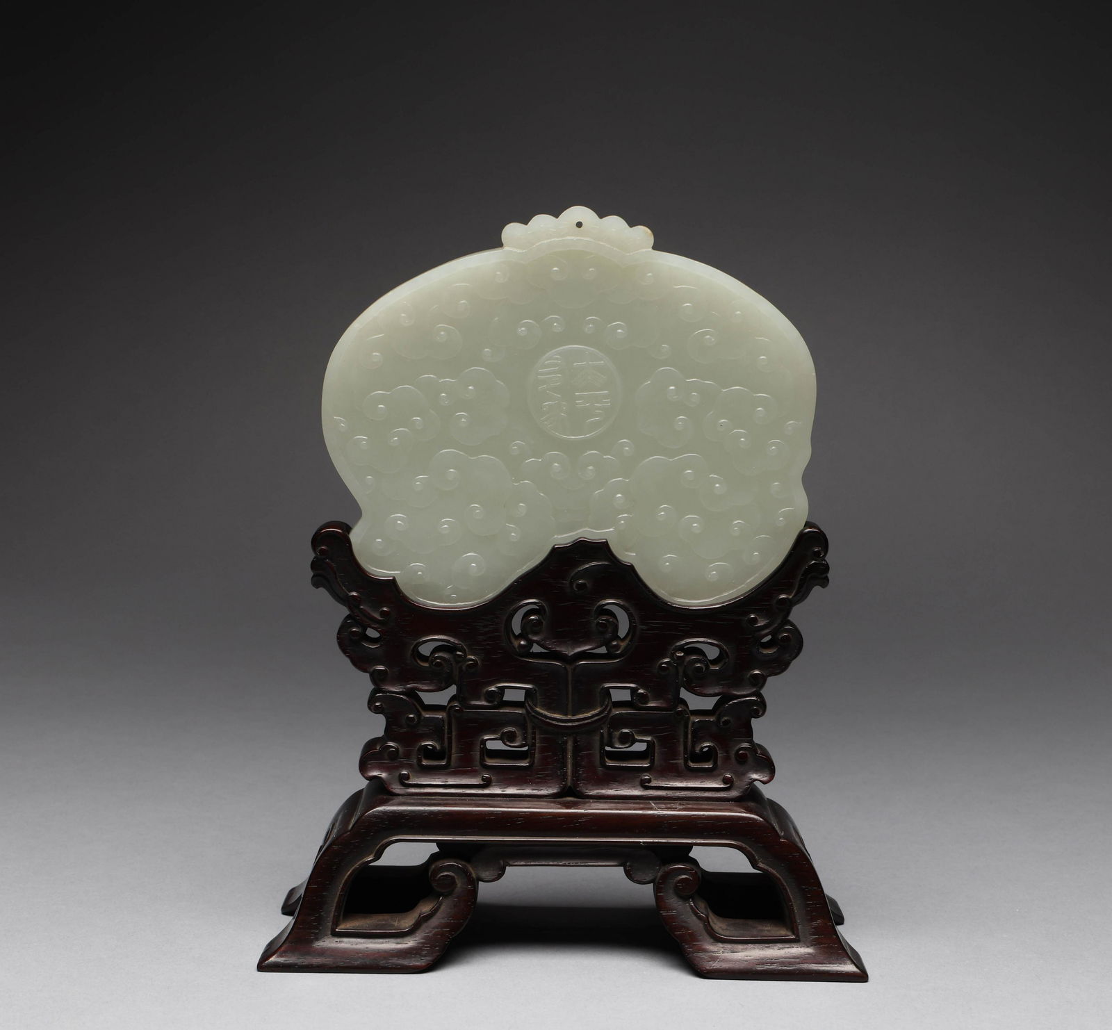 Hetian jade screen in Qing Dynasty (1 of 10)