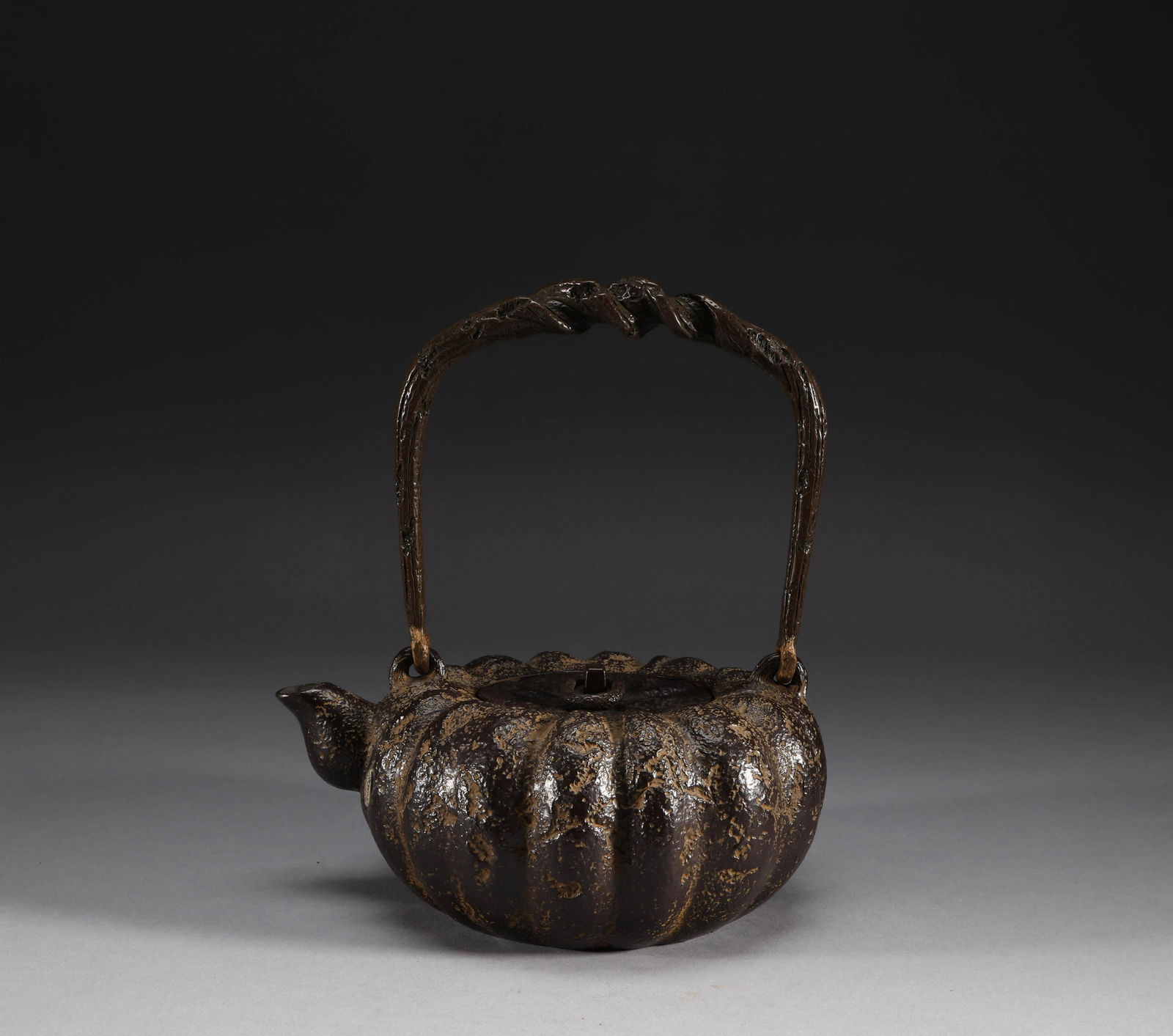 Japanese iron pot (1 of 8)