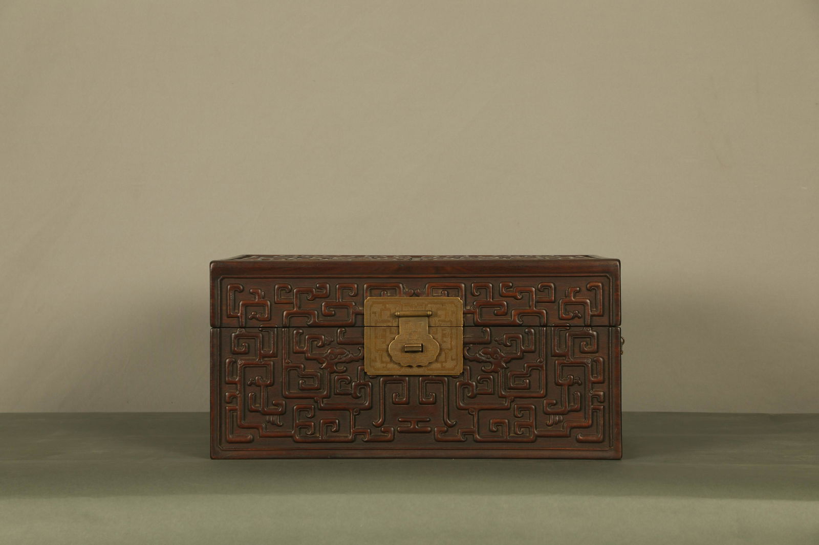 Red sandalwood Calligonum dragon  pattern book case in Qing Dynasty (1 of 7)