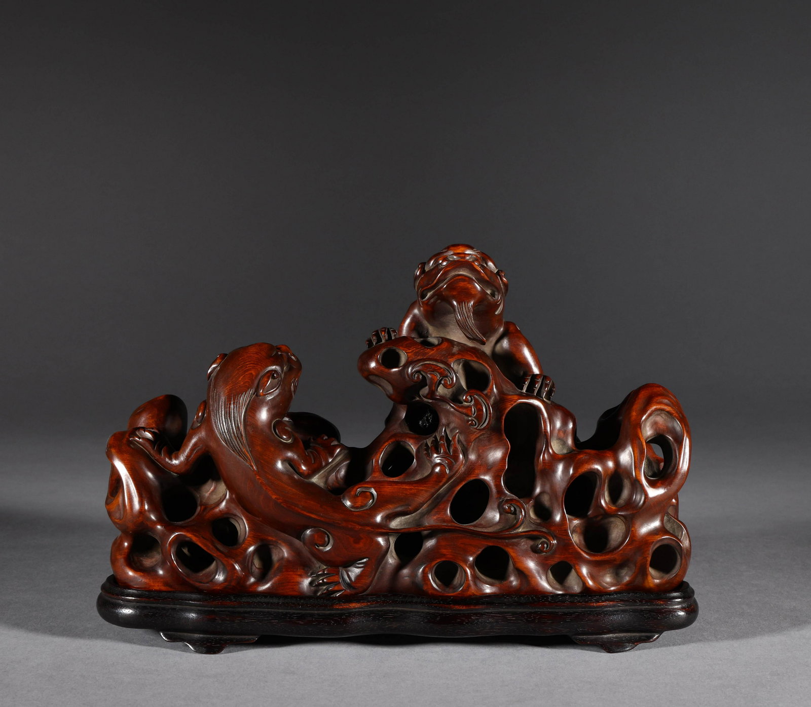 Huanghua pear wood pen holder in Qing Dynasty (1 of 9)