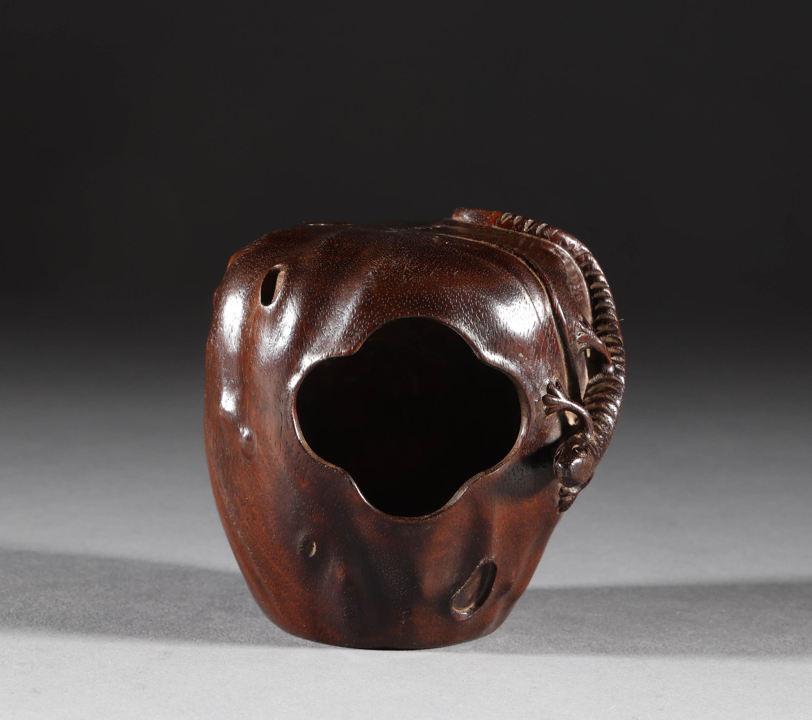 Red sandalwood carved dragon water bowl in the Qing Dynasty (1 of 7)