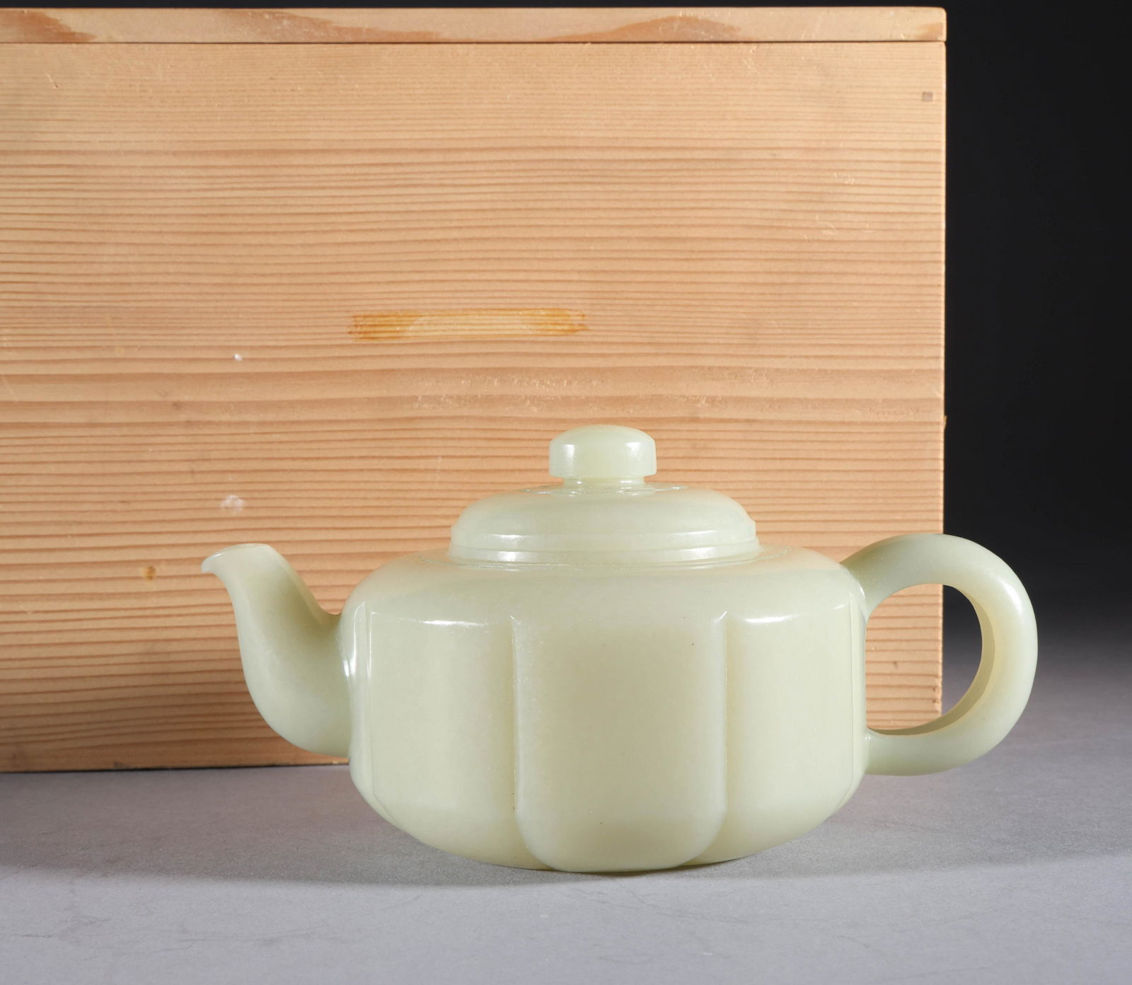 Hetian jade teapot in Qing Dynasty (1 of 9)