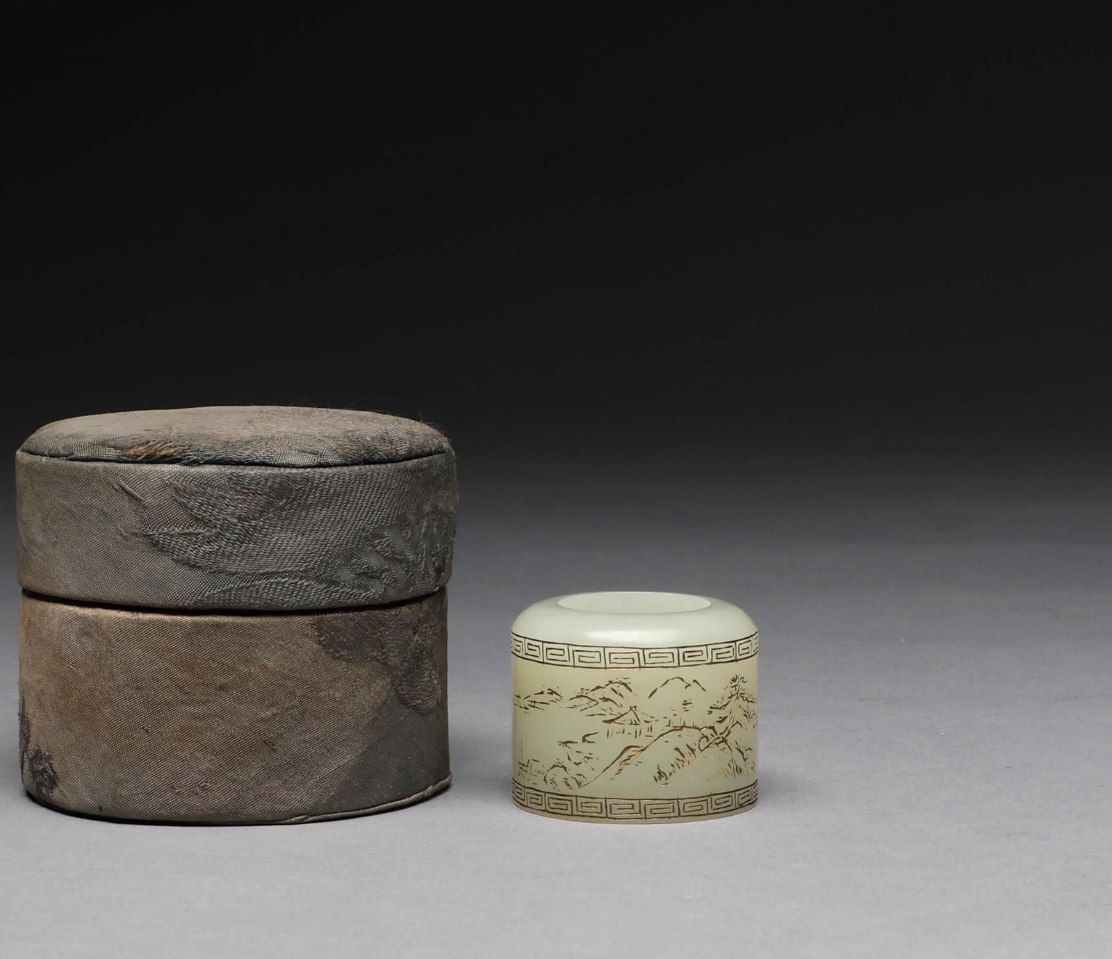 Hetian jade wrench in Qing Dynasty (1 of 6)