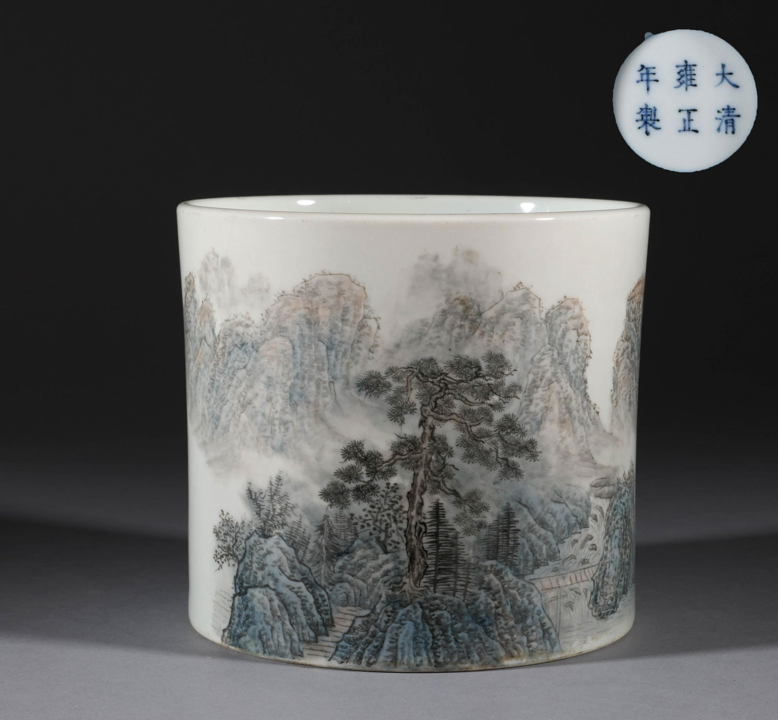 Ink color landscape pattern pen container in Qing Dynasty (1 of 9)
