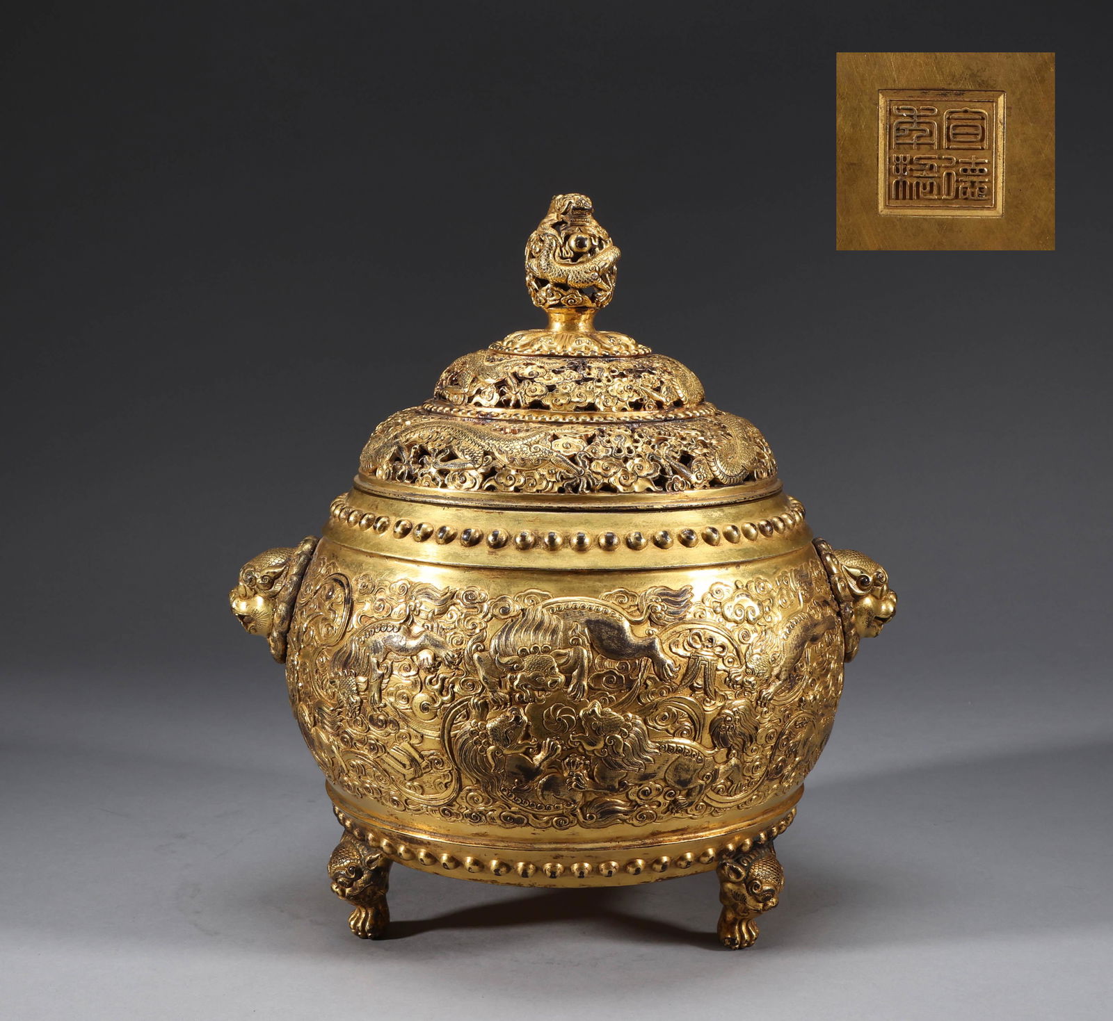 Bronze gilding stove in Qing Dynasty (1 of 9)