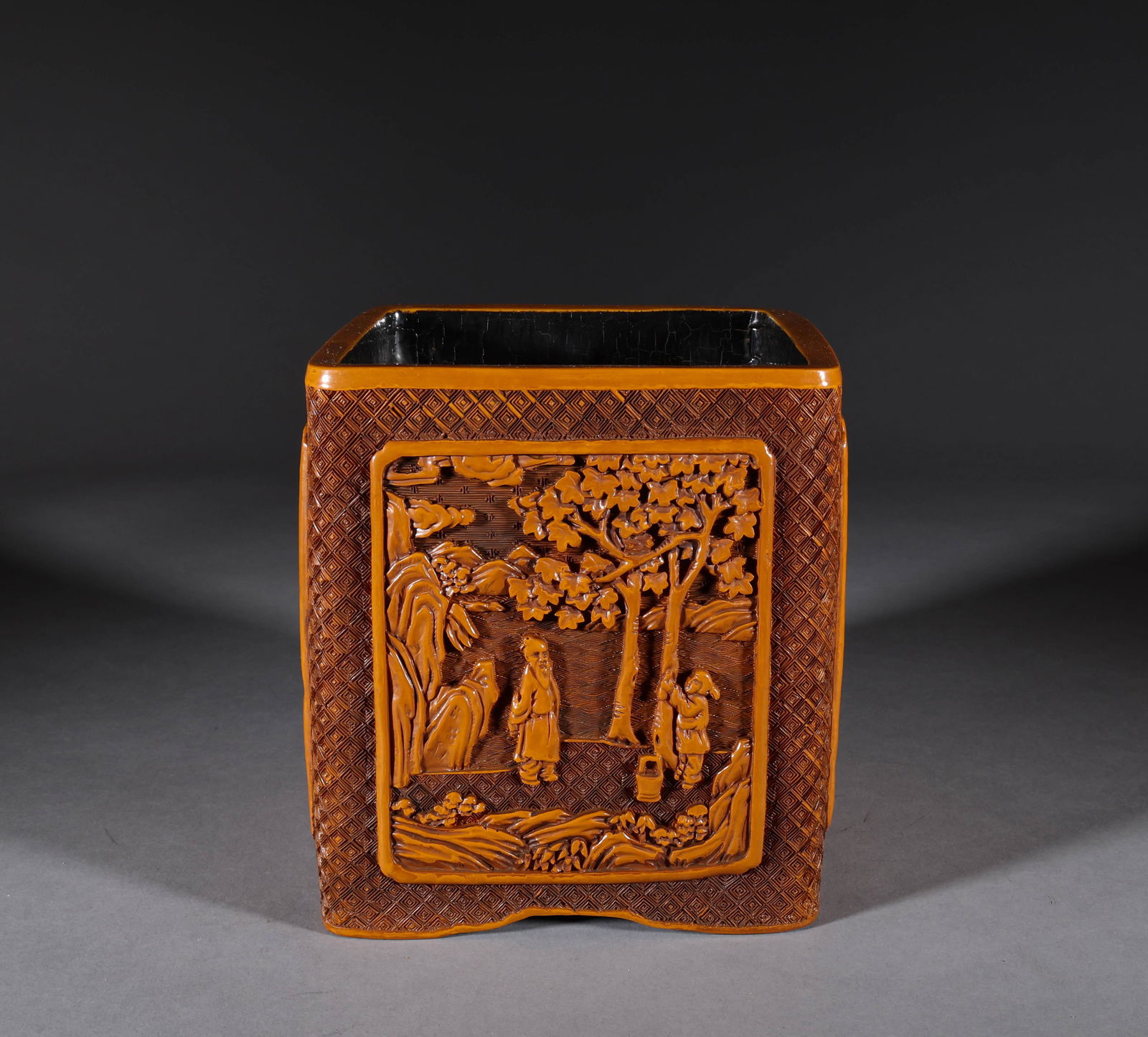 Lacquer yellow pen container in Qing Dynasty (1 of 7)