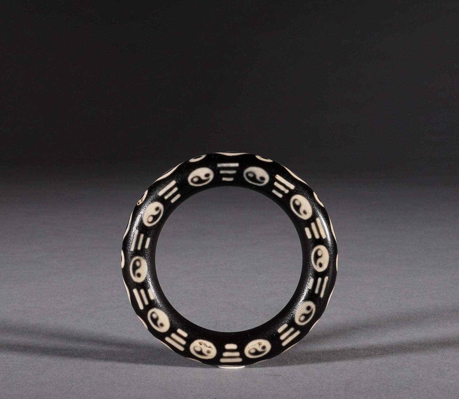Agate bracelet of Qing Dynasty (1 of 5)