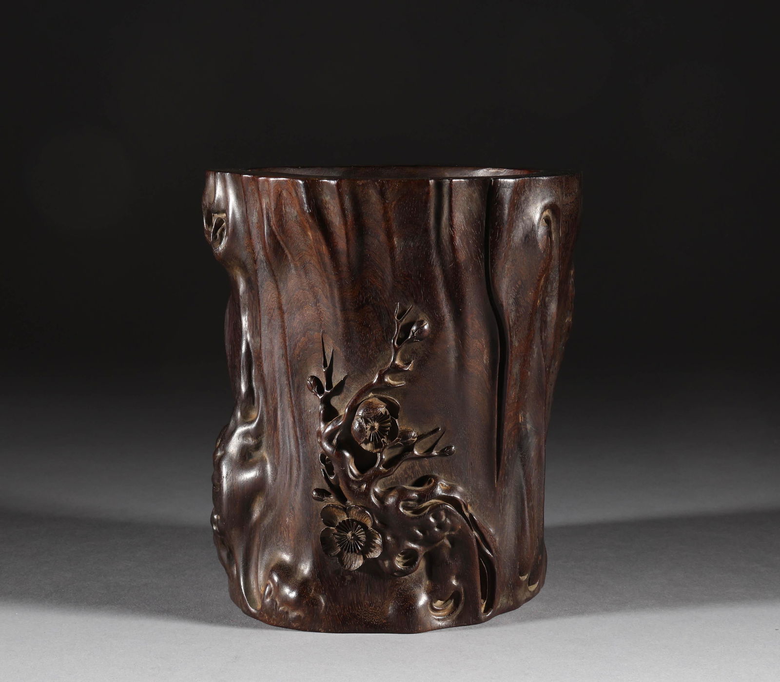 Red sandalwood pen container in Qing Dynasty (1 of 8)