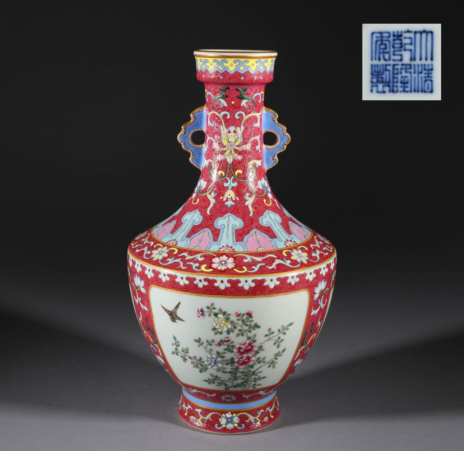Qing Dynasty pastel flower pattern double ear bottle (1 of 11)