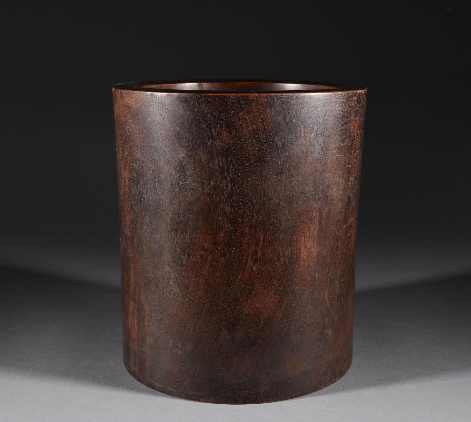 Rosewood pen container in Qing Dynasty (1 of 9)