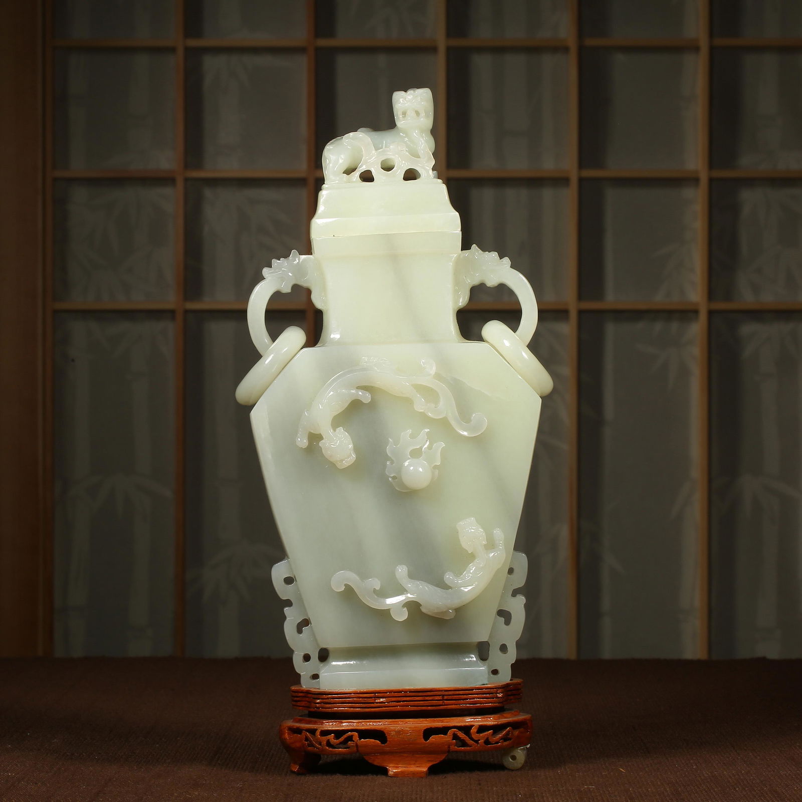 Hetian jade vase in Qing Dynasty (1 of 12)