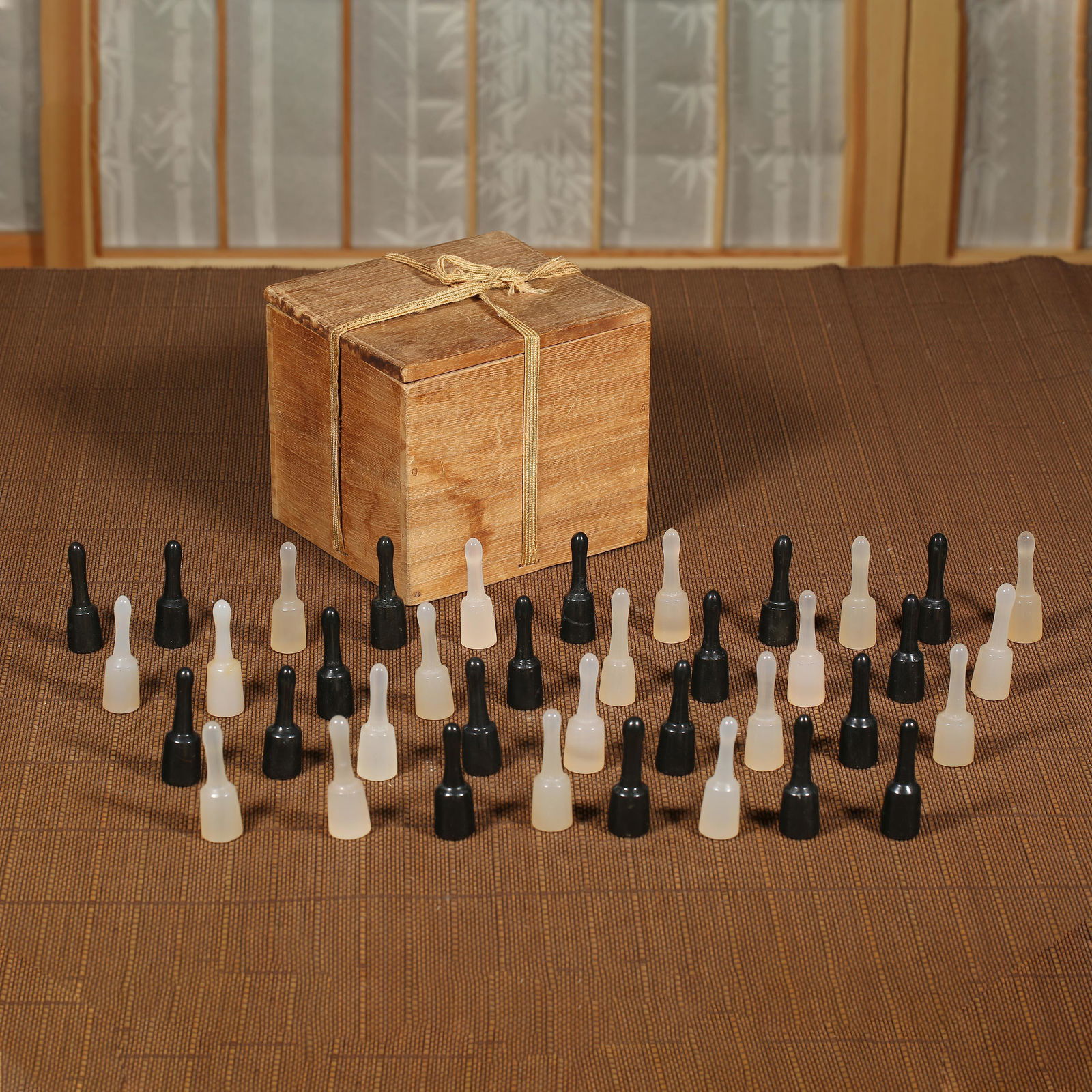 Agate checkers in Liao and Jin Dynasties (1 of 12)