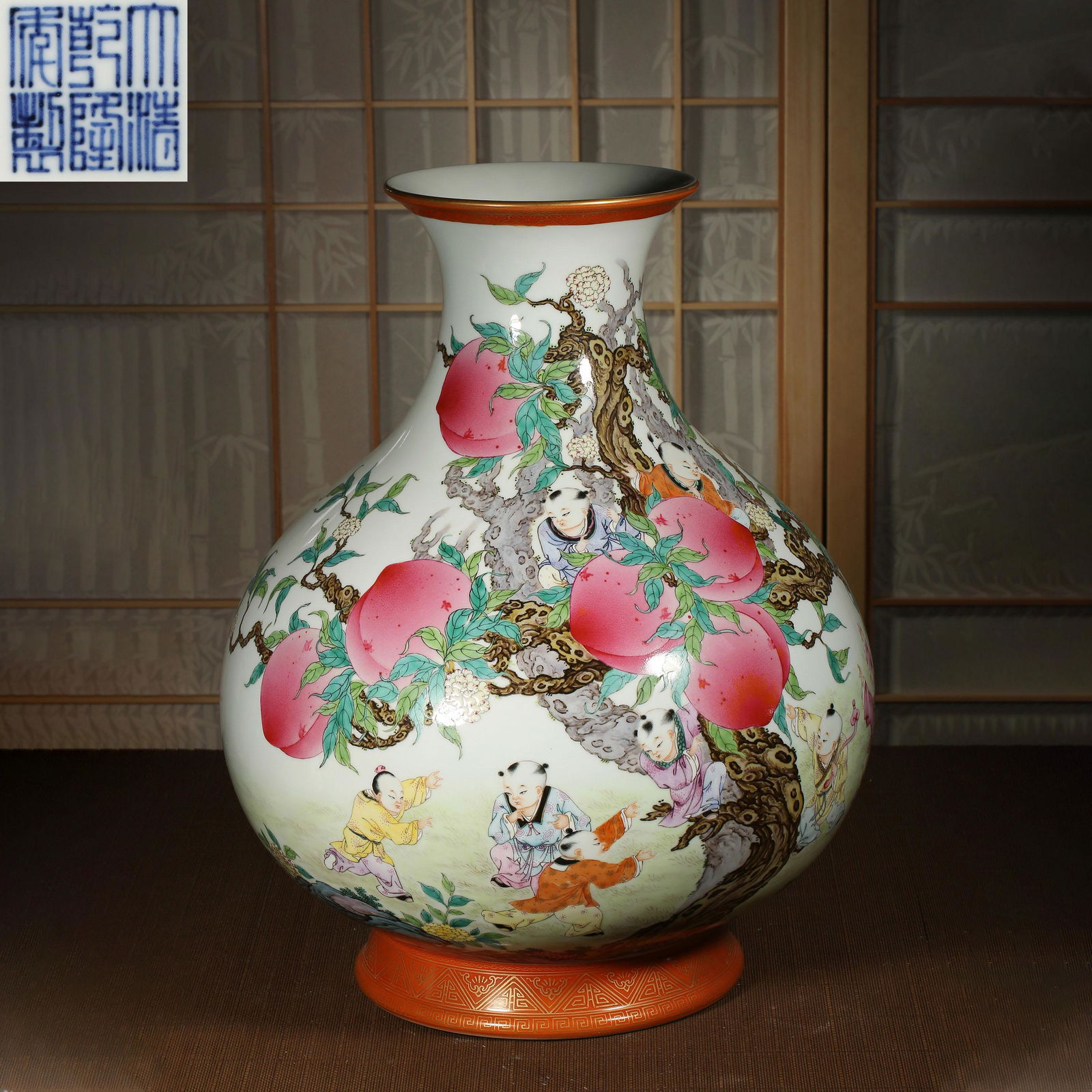 Longevity peach vase in Qianlong period of Qing Dynasty (1 of 14)