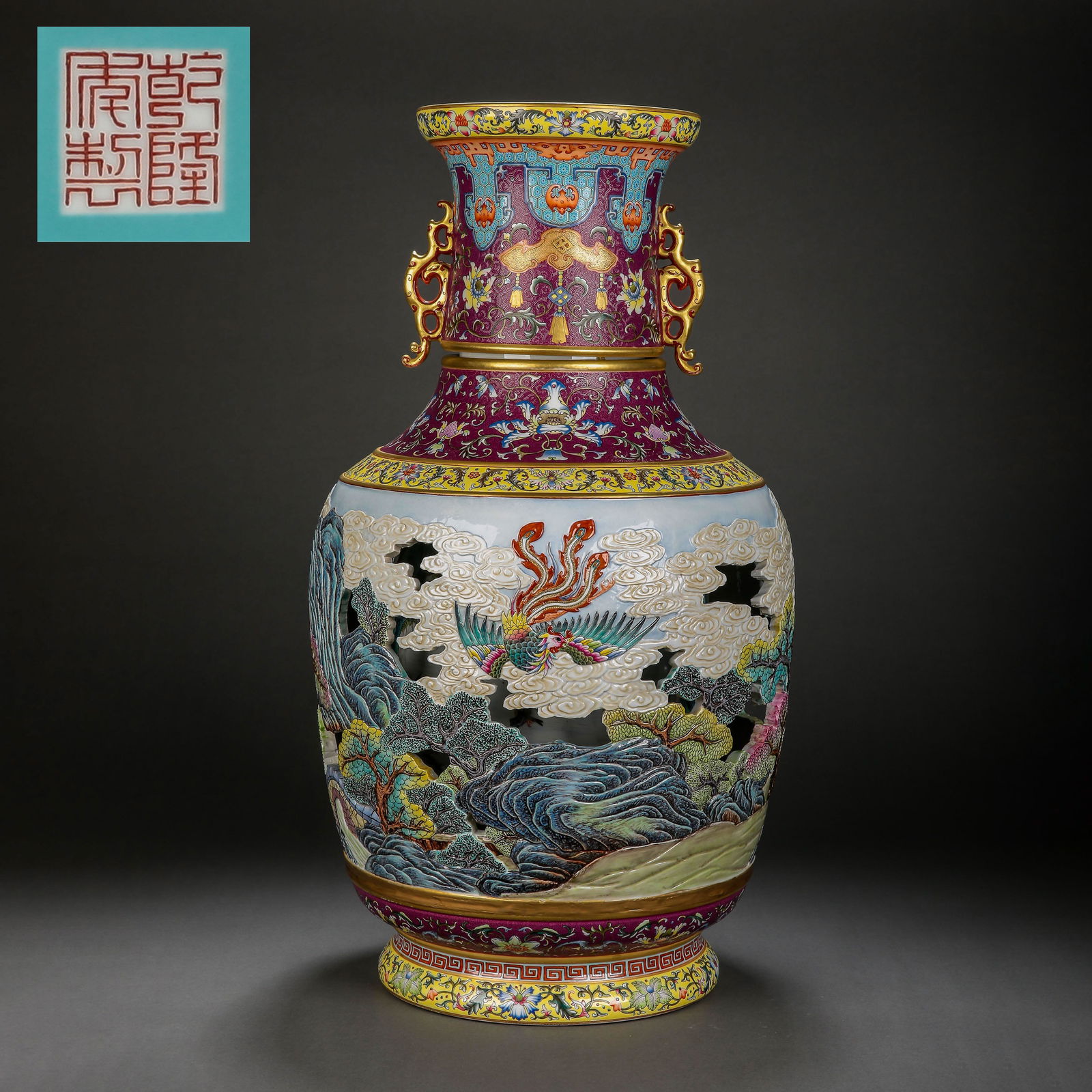 Chinese Qing Dynasty Qianlong pastel heart turning bottle (1 of 12)