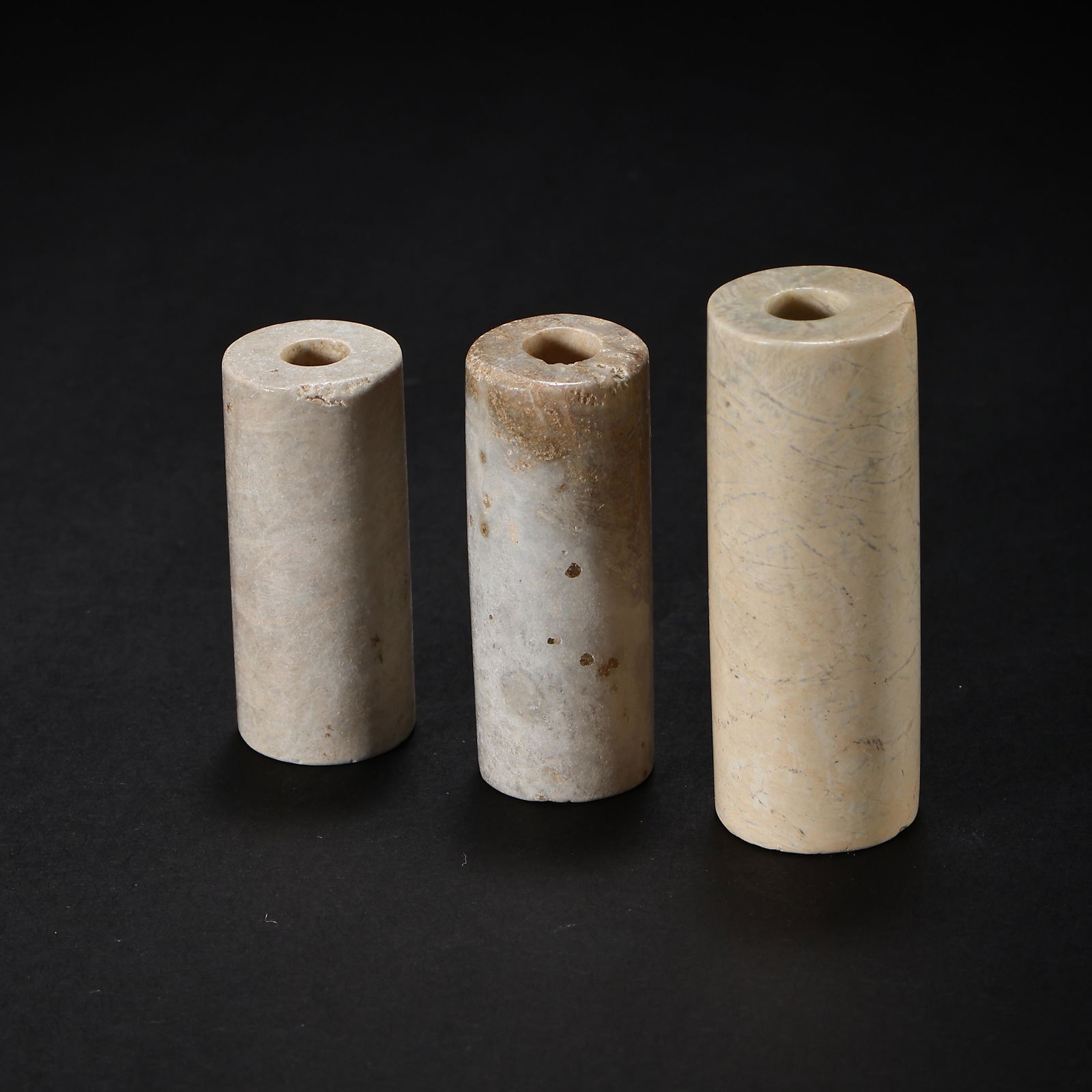 A group of white jade necklaces with chicken bones from the Western Zhou Dynasty (1 of 7)