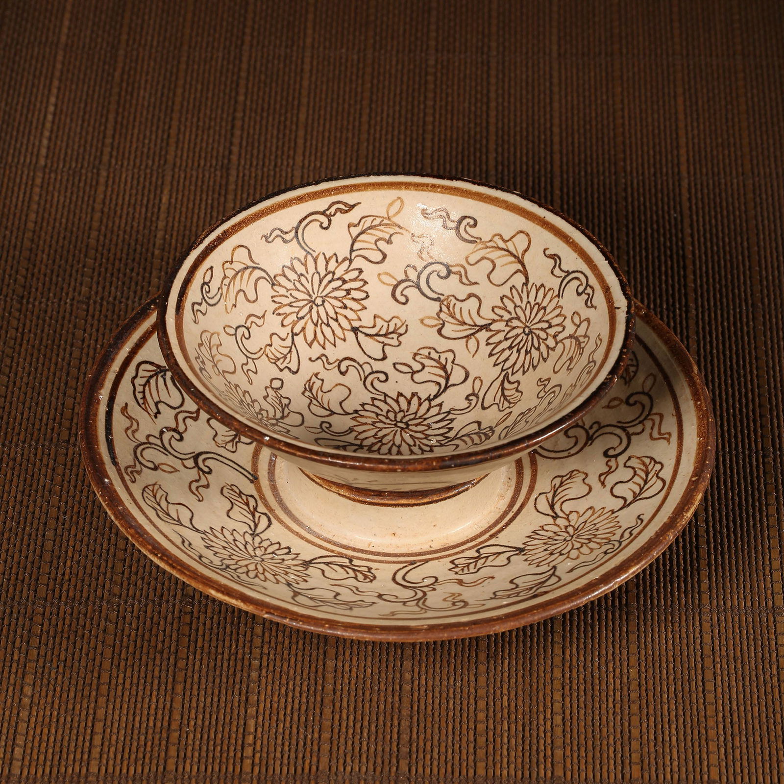 Carved flower holder of Jizhou kiln in Southern Song Dynasty, China (1 of 12)