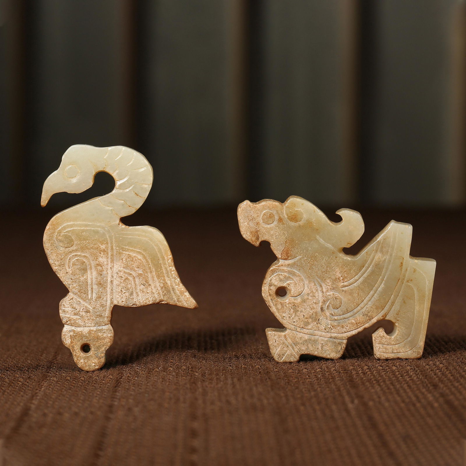 A pair of Hotan jade dragons and phoenixes in the Western Zhou Dynasty (1 of 8)