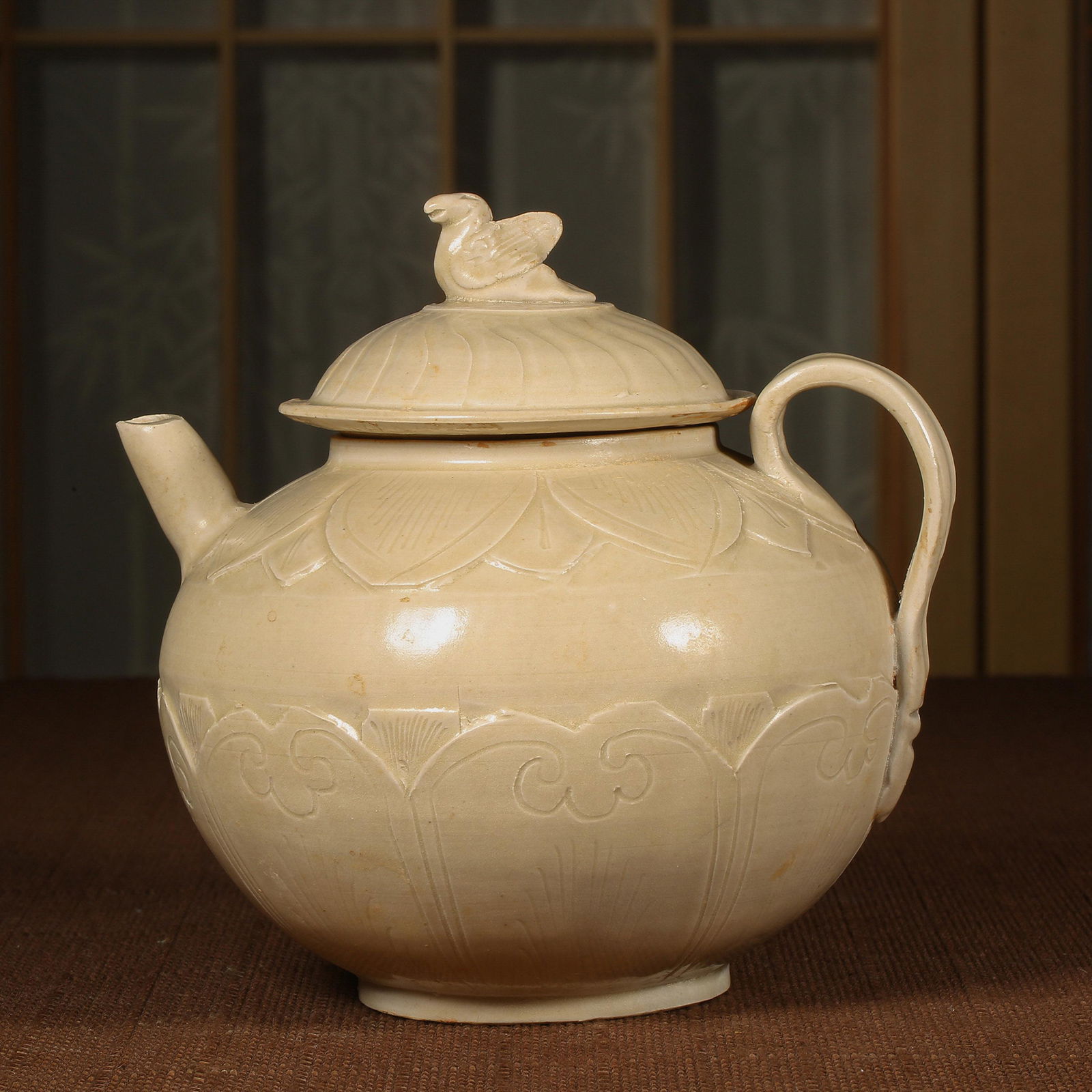 White porcelain carved with lotus petal pattern in Ding kiln of Song Dynasty in China (1 of 14)