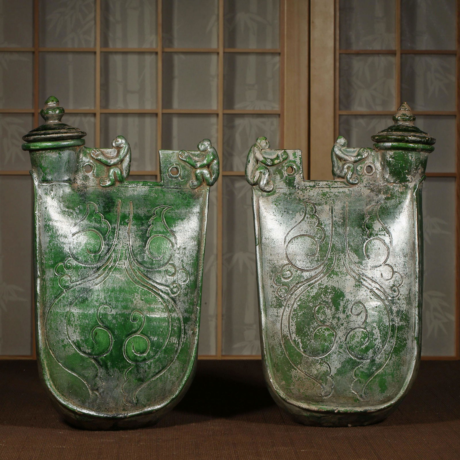 A pair of green glazed monkey pots in Liao and Jin Dynasties (1 of 12)