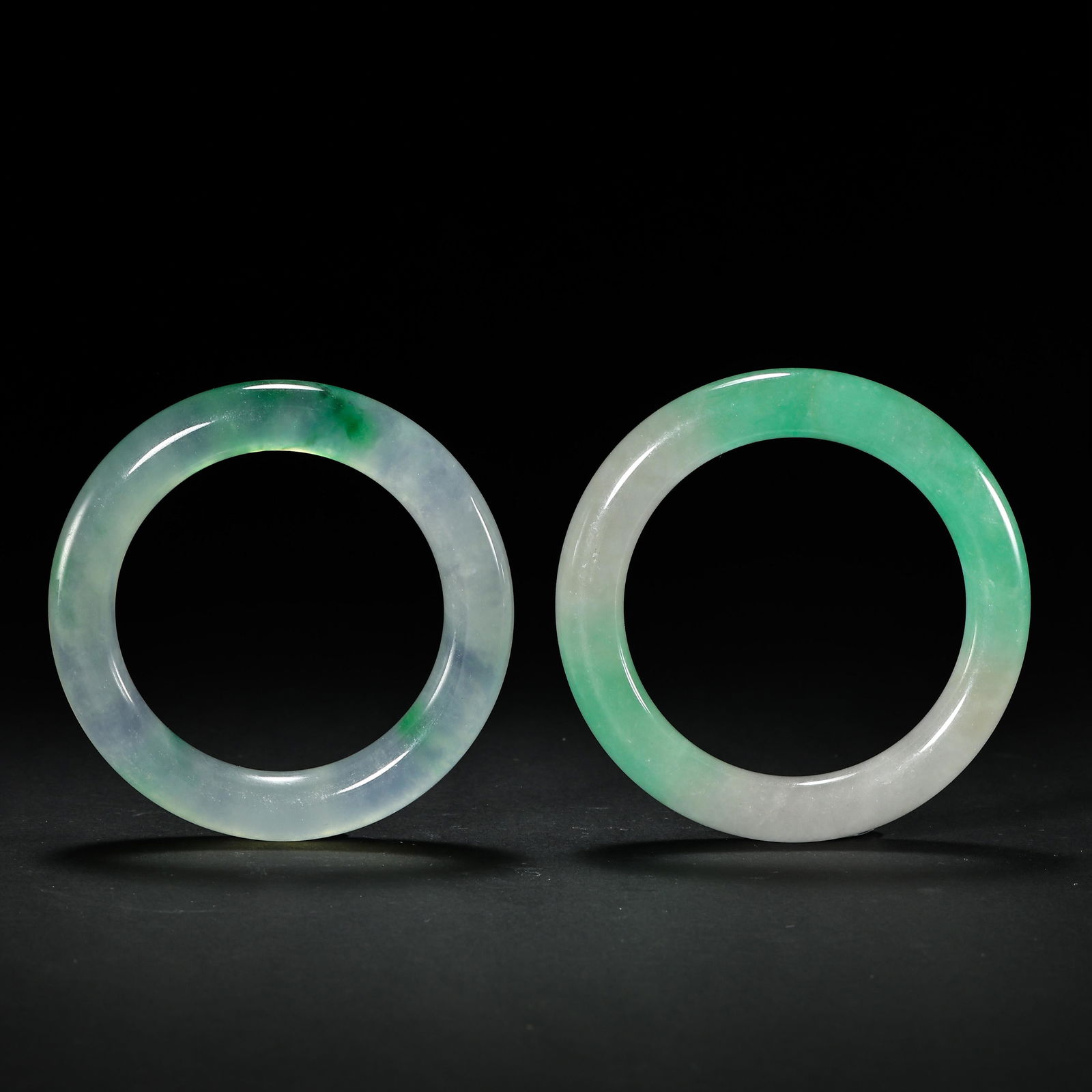 A pair of jade bracelets from the Qing Dynasty (1 of 11)