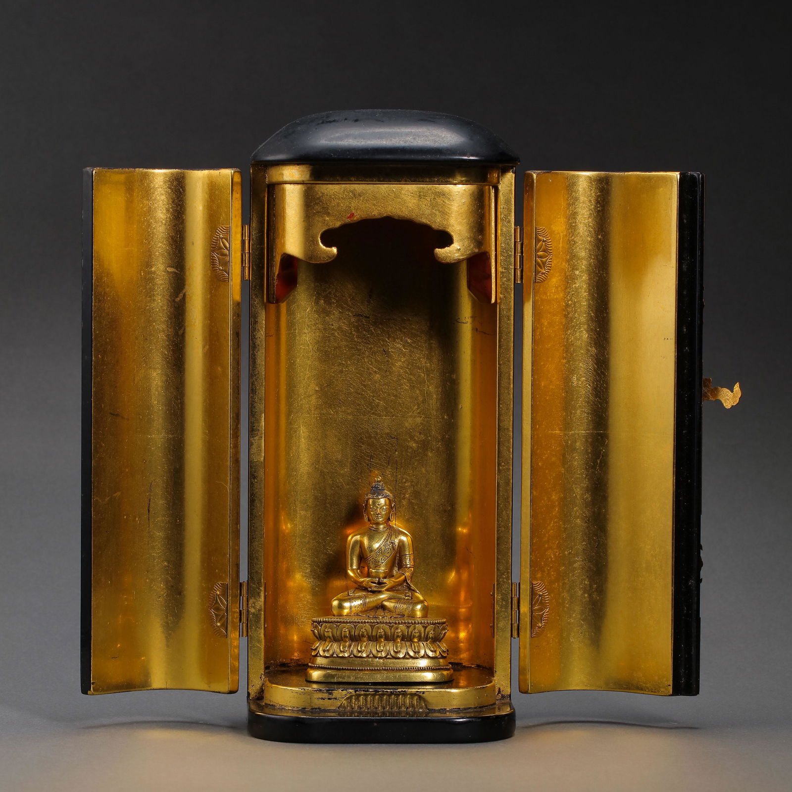 Bronze gilded Buddha statue of Qing Dynasty in China (1 of 14)