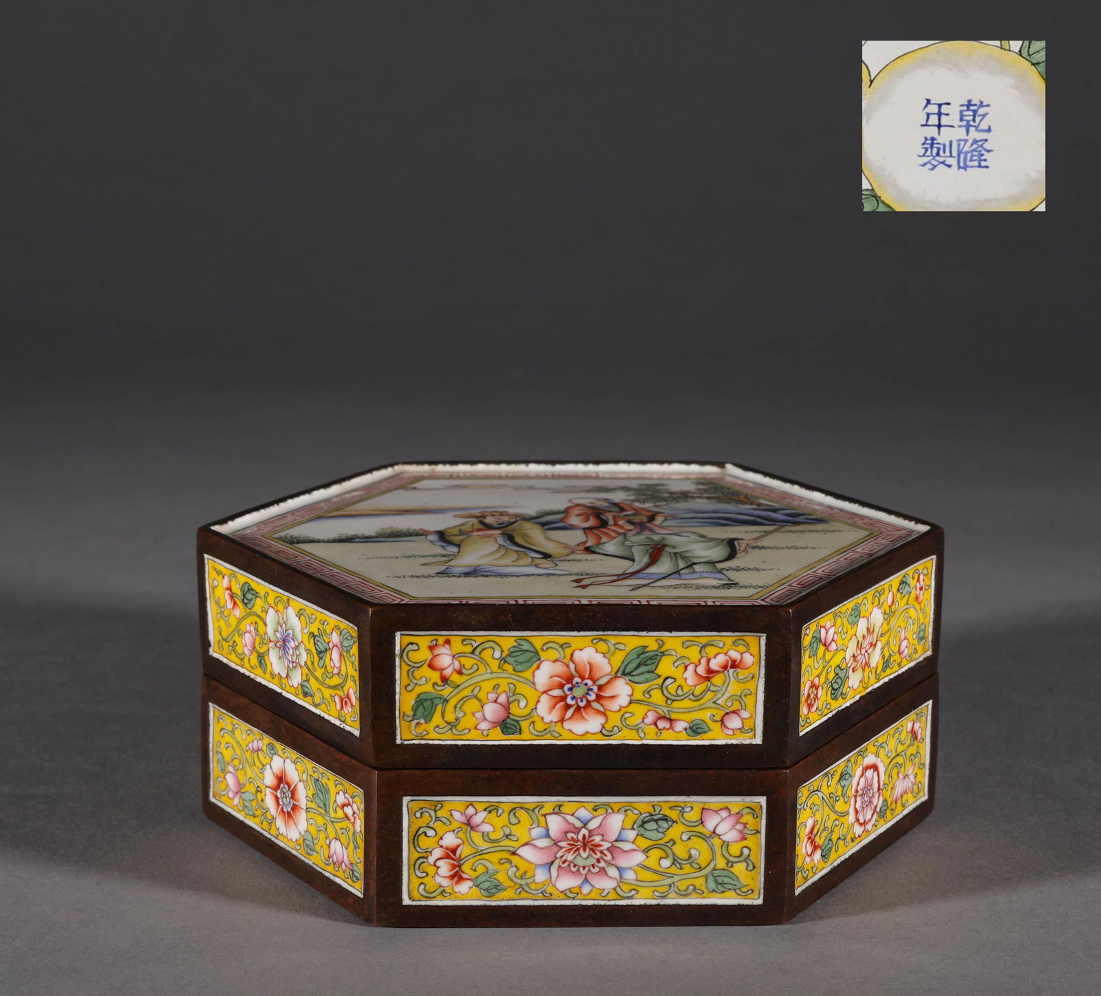 Enamelled copper box with coloured cover from Qing Dynasty (1 of 7)