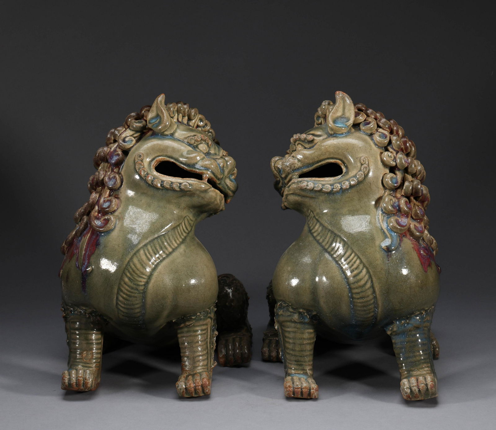 Song Longquan kiln porcelain lion pair (1 of 8)