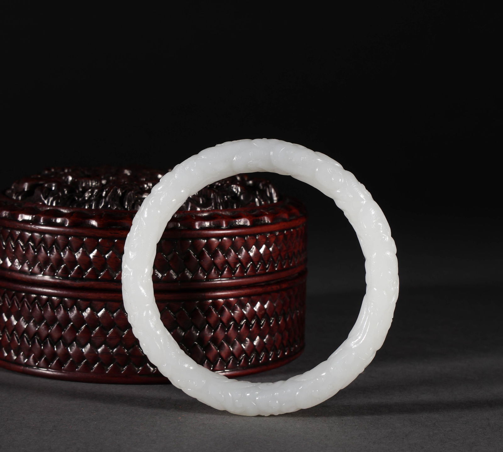 Qing Dynasty Hetian jade bracelet (1 of 4)