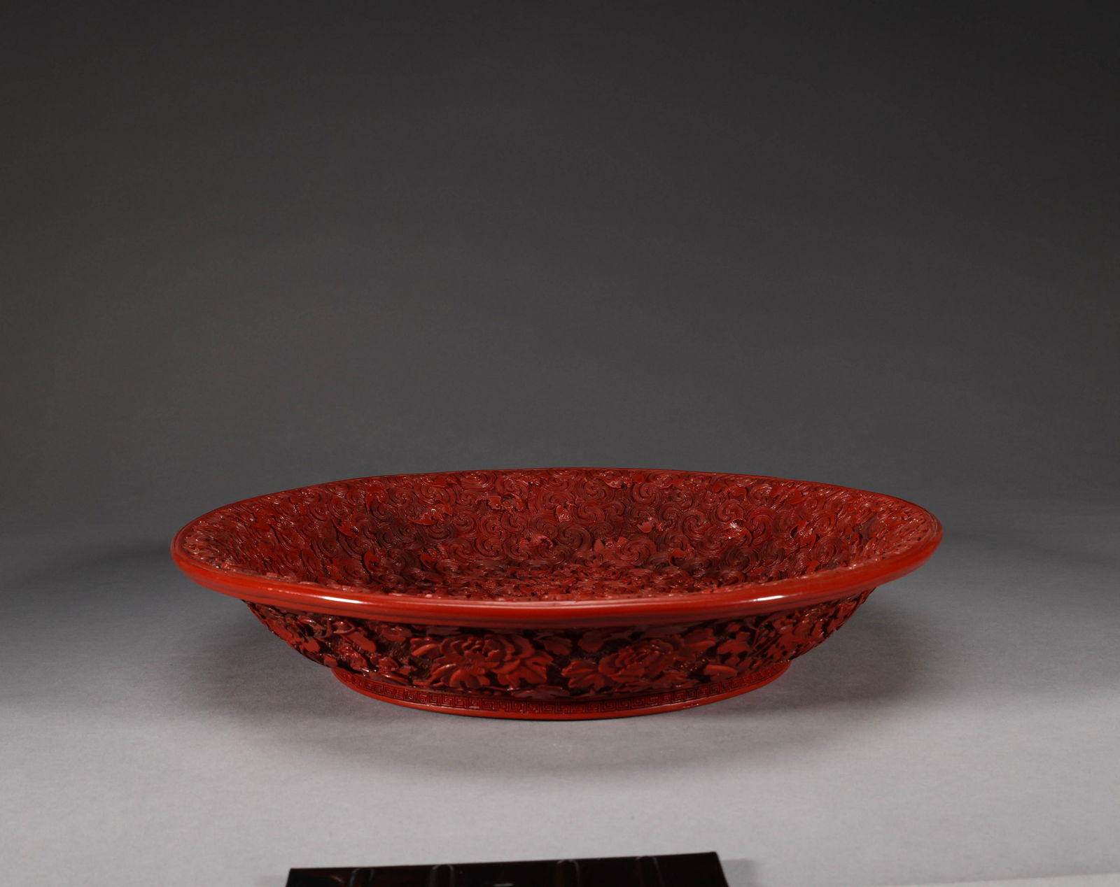 Qing Dynasty lacquerwork carved red flower pattern plate (1 of 7)