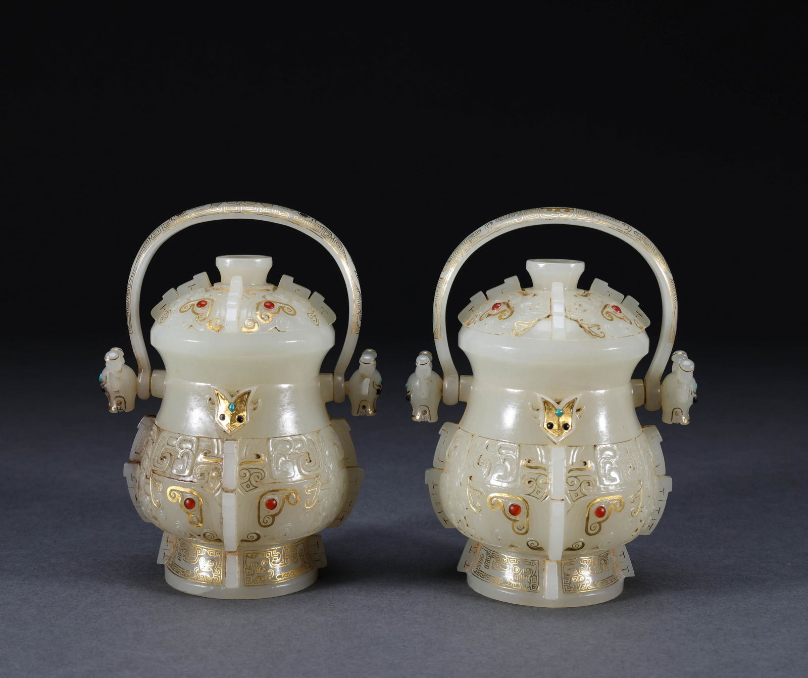 Qing Dynasty Hetian jade inlaid with gold and silver girder furnace (1 of 7)