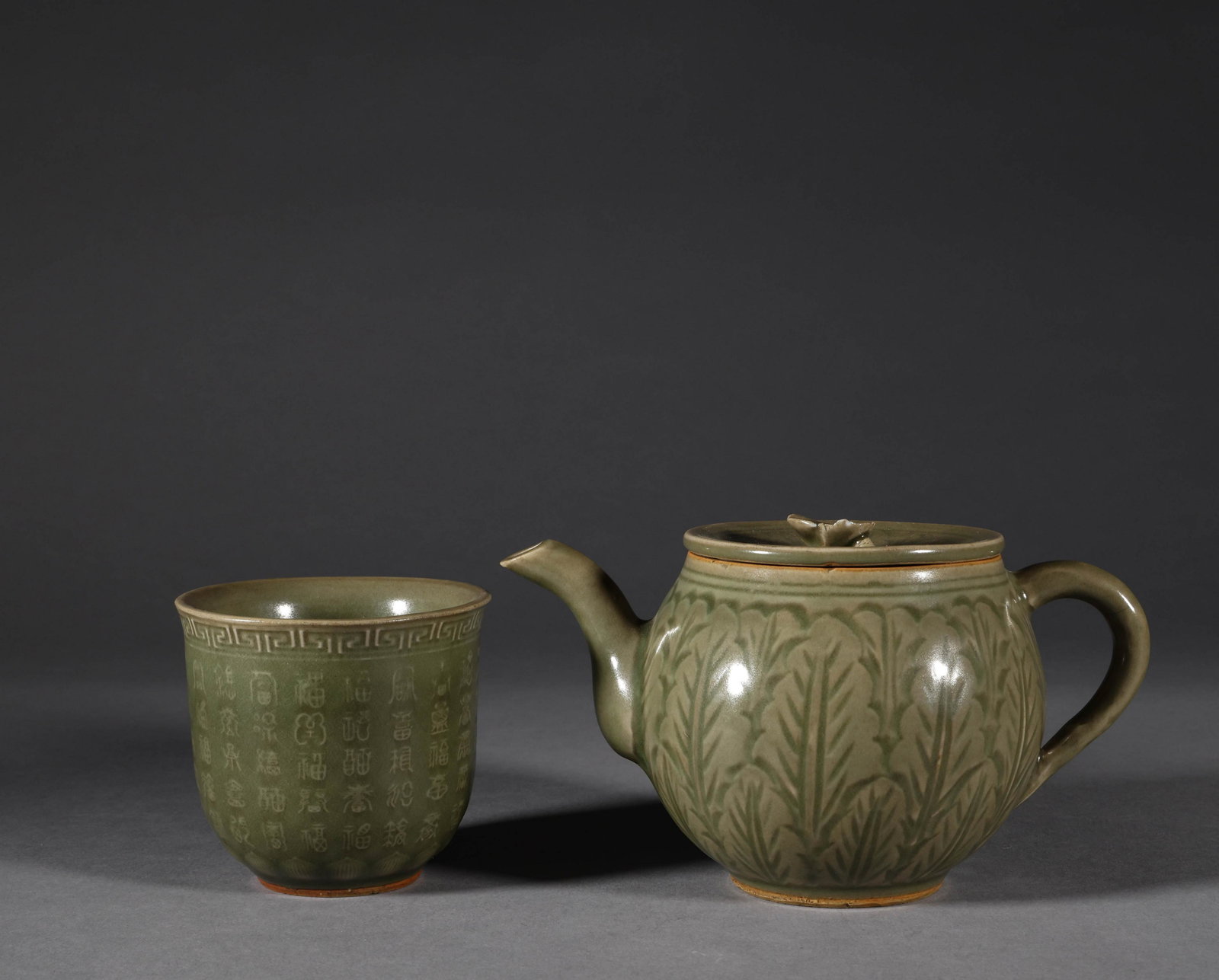 Song Dynasty Longquan kiln tea set (1 of 7)