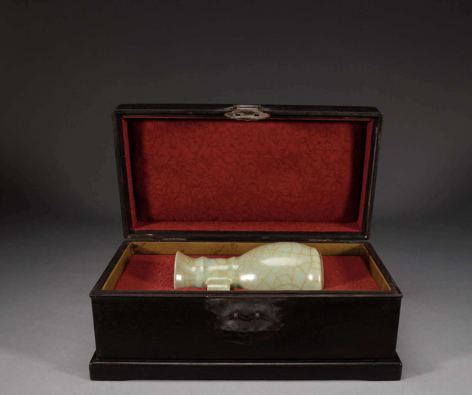 Official glazed binaural vase of Song Dynasty (1 of 8)