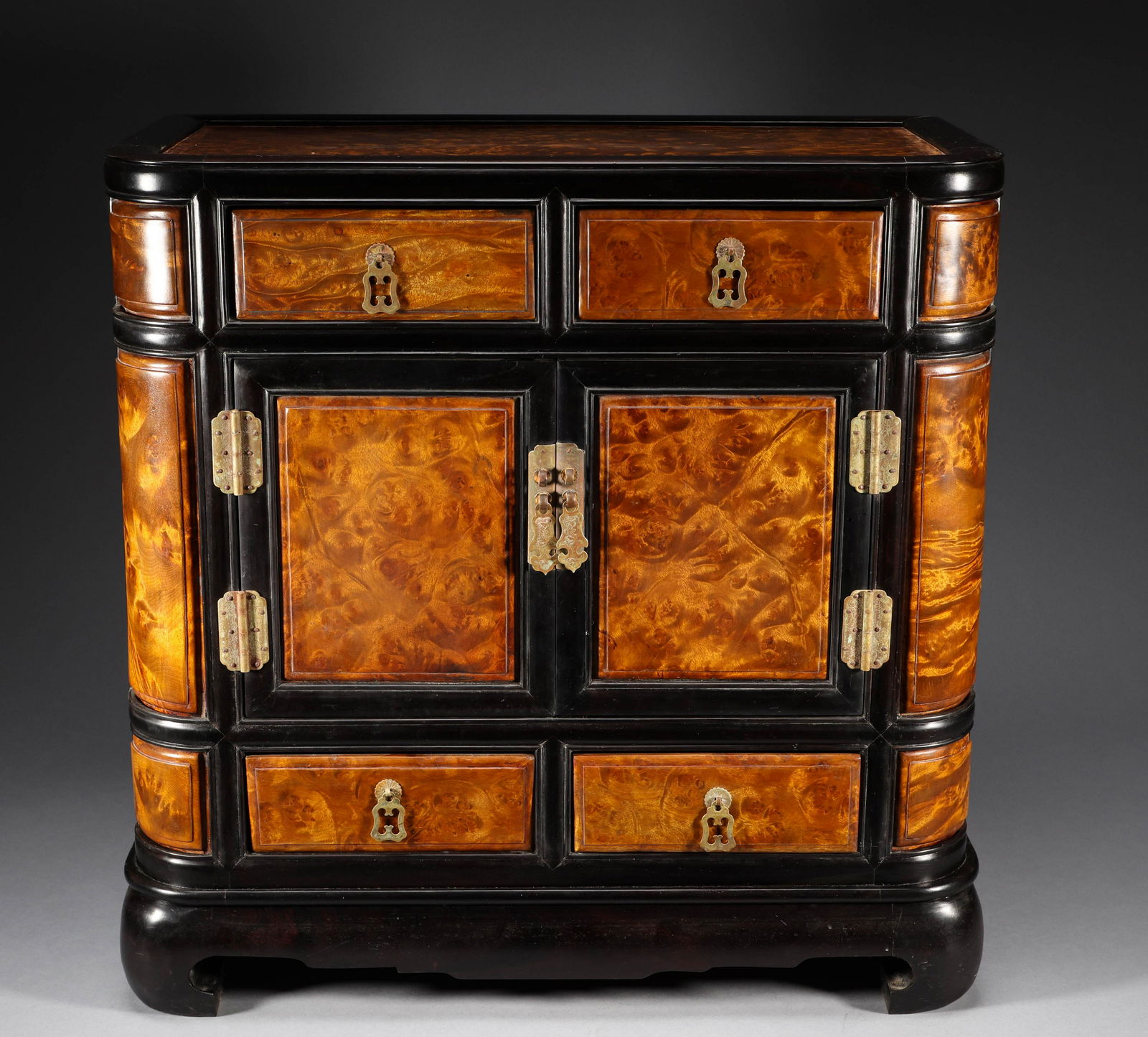 Red sandalwood ancient box from Qing Dynasty (1 of 10)